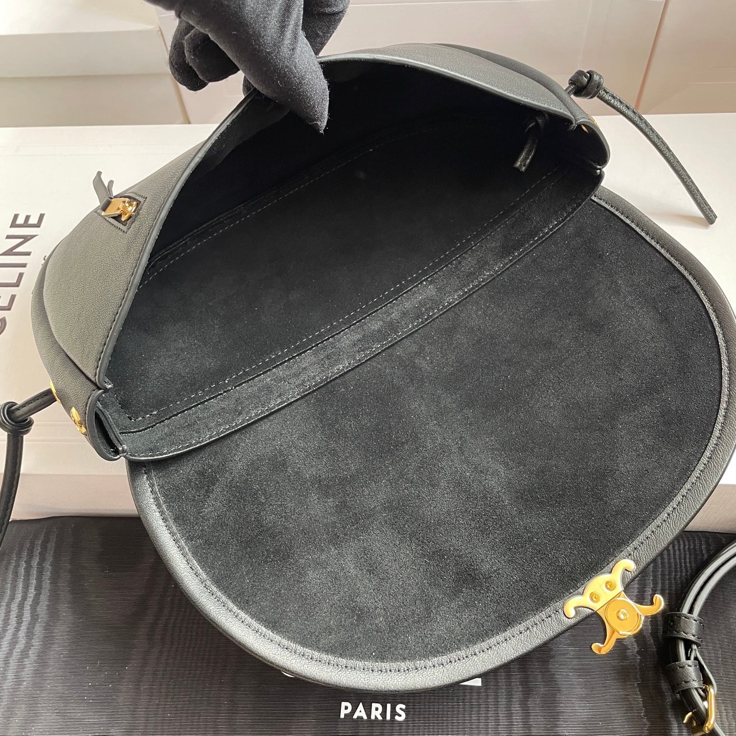 Soft Triomphe Halfmoon - 103778 - E4CAFB Celine 103778
