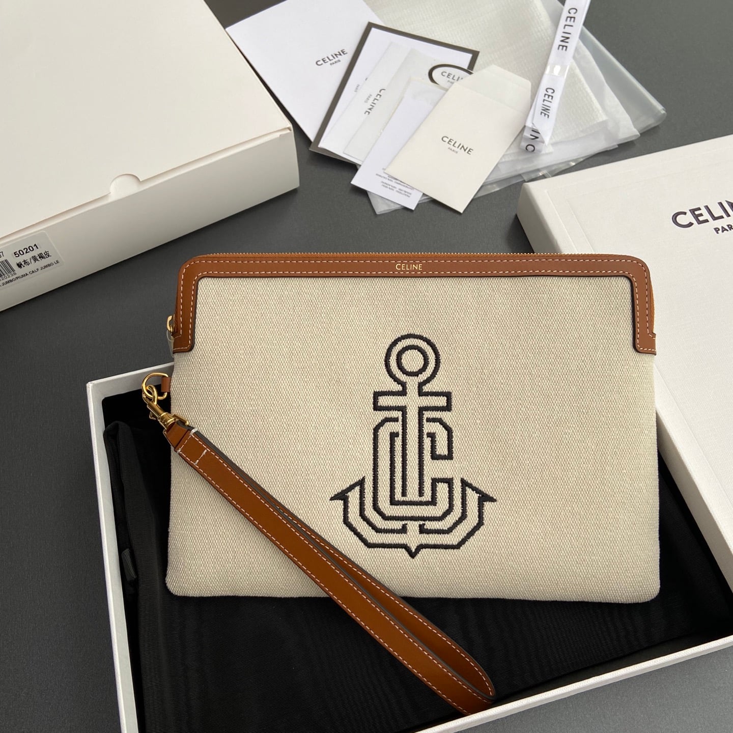 Triomphe Clutch - 10J502FES.04LU502 - коричневый - 3EBC89 Celine 10J502FES.04LU502