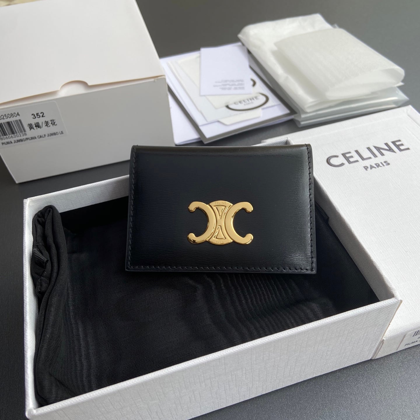 Triomphe Card Holder - 10I353CPJ.04LU352 - черный Celine 10I353CPJ.04LU352