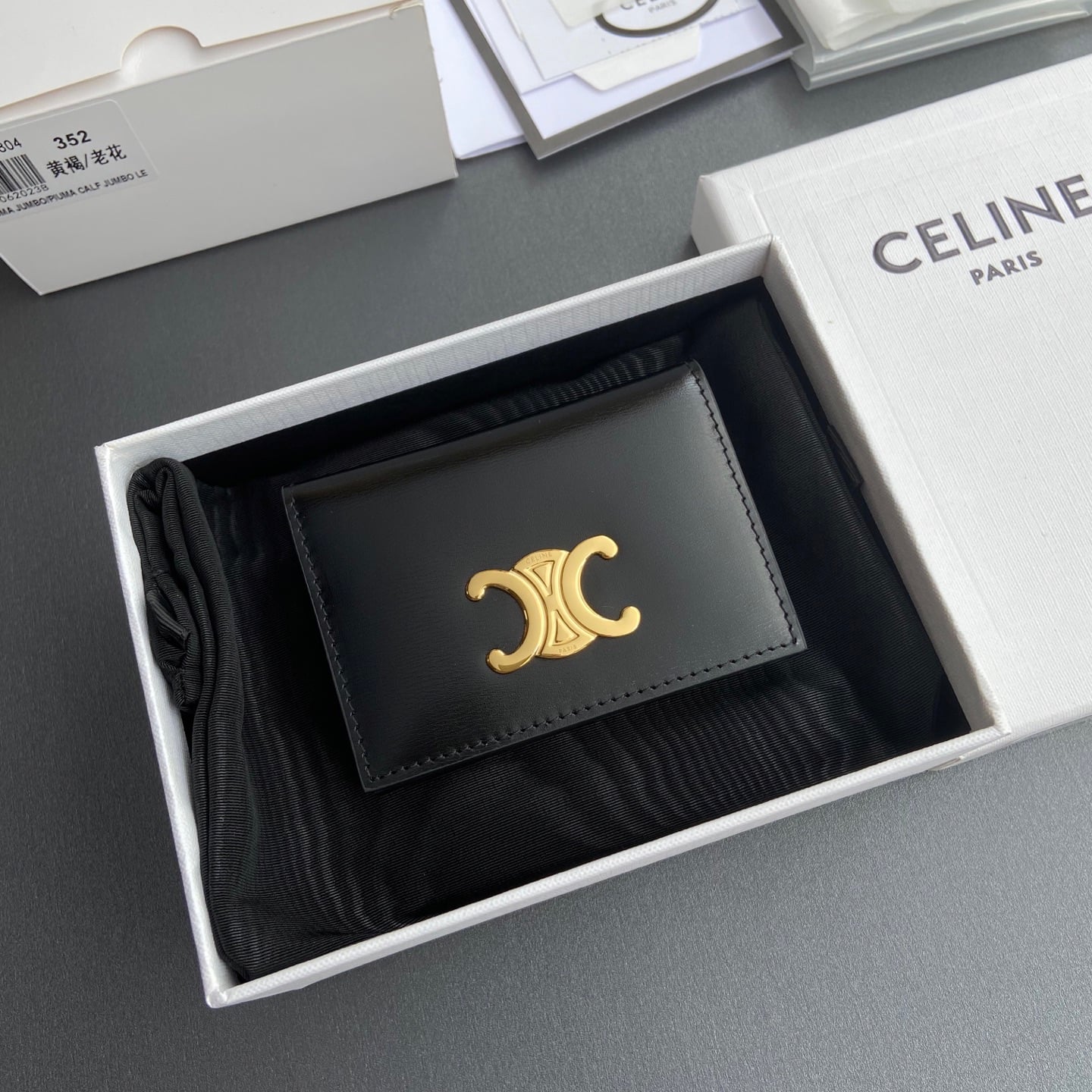 Triomphe Card Holder - 10I353CPJ.04LU352 - черный Celine 10I353CPJ.04LU352
