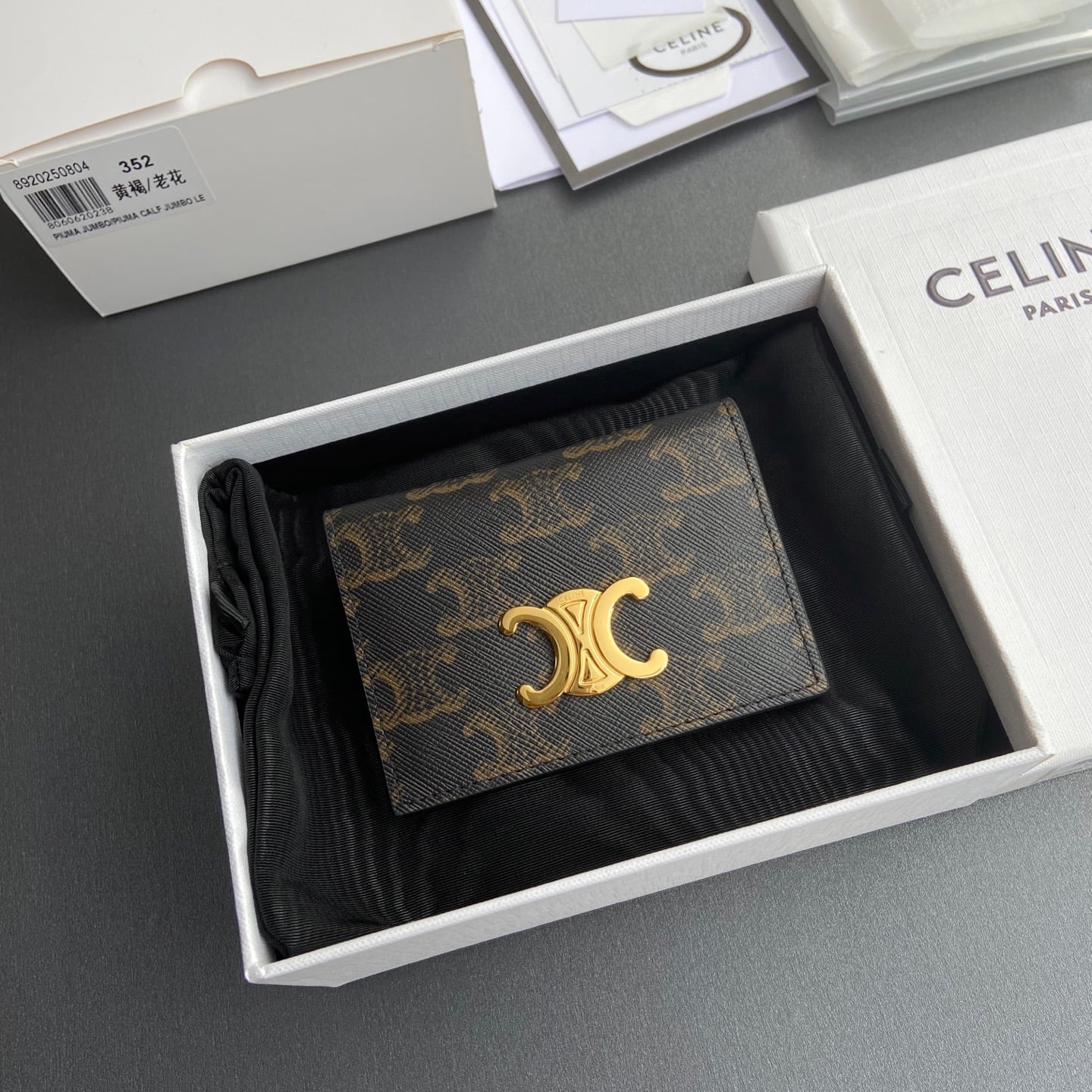 Triomphe Card Holder - 10I352CPJ.04LU353 - коричневый Celine 10I352CPJ.04LU353