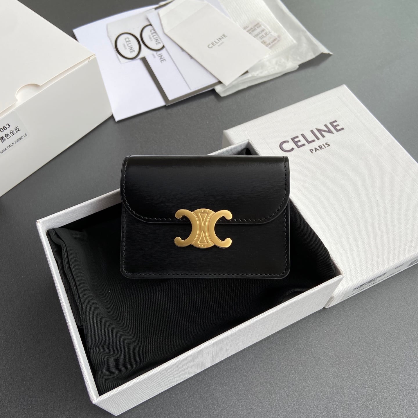 Triomphe Business Card Holder - 10N063FOZ.24VR062 - черный Celine 10N063FOZ.24VR062