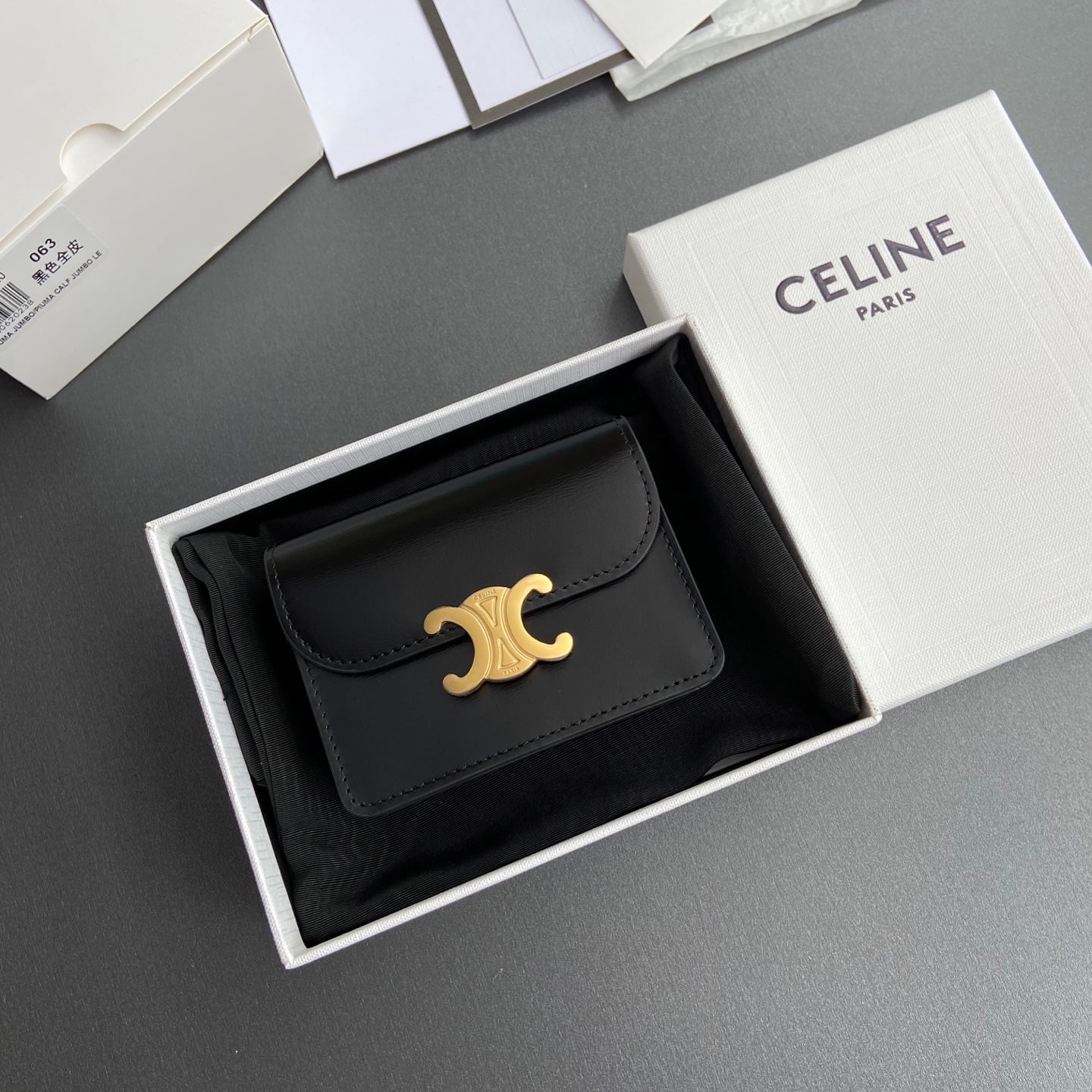 Triomphe Business Card Holder - 10N063FOZ.24VR062 - черный Celine 10N063FOZ.24VR062