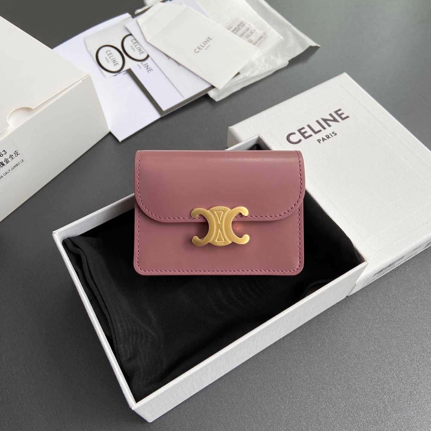 Triomphe Business Card Holder - 10N063FOZ.24VR062 - розовое золото Celine 10N063FOZ.24VR062