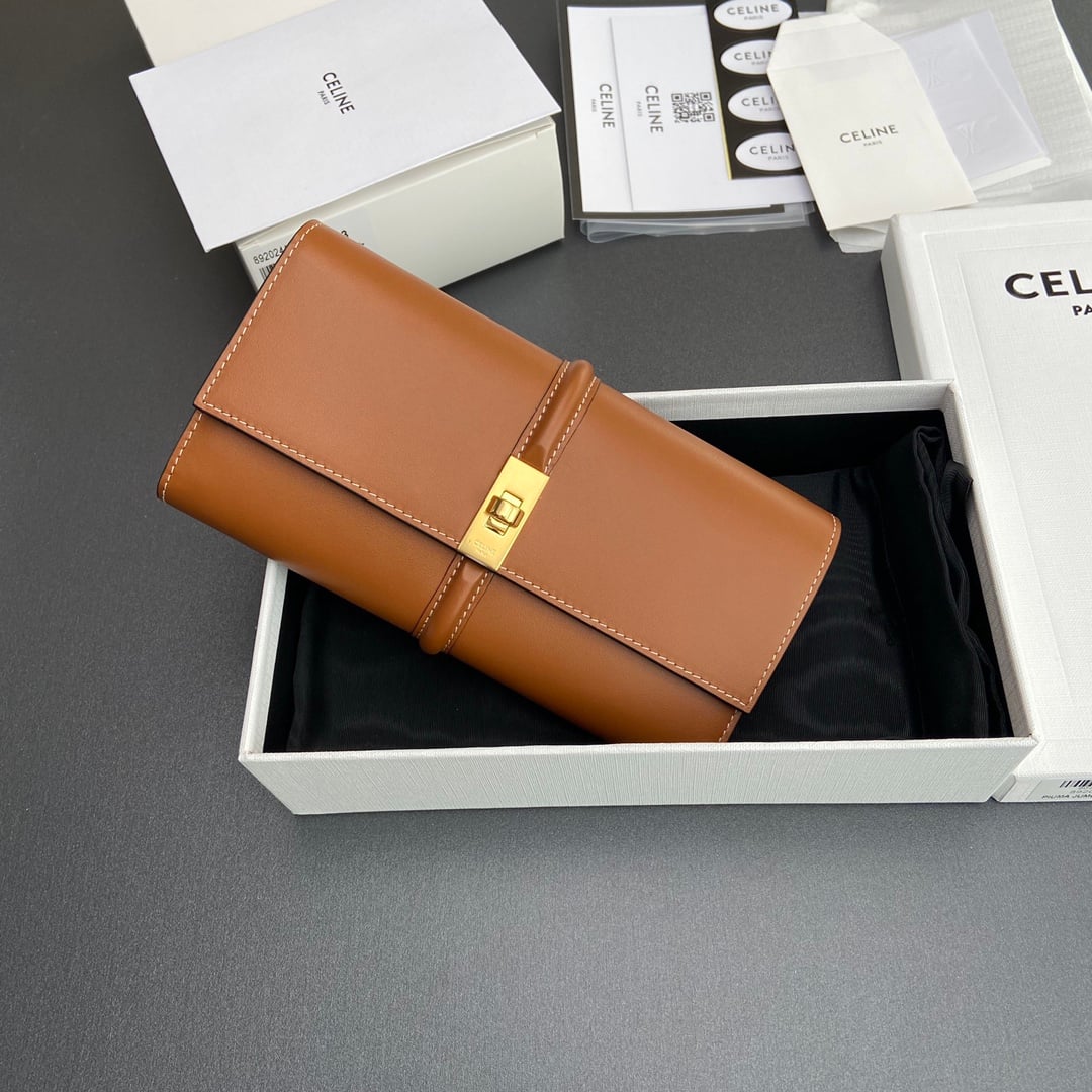 Triomphe Wallet - 10M033CQ7.04LU033 - коричневый - 980E0E Celine 10M033CQ7.04LU033