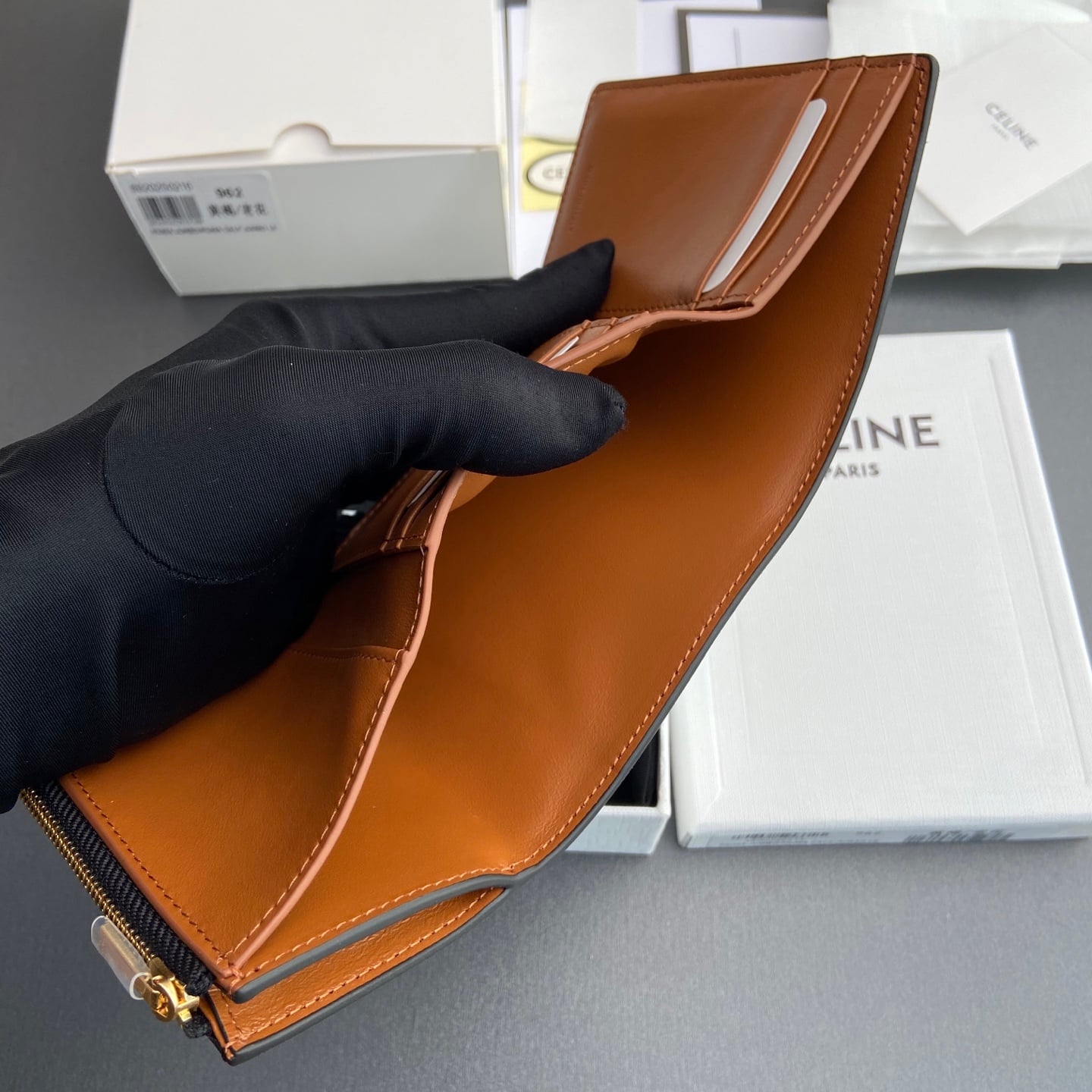 Triomphe Wallet - 10M962GHH.38NO963 - коричневый Celine 10M962GHH.38NO963