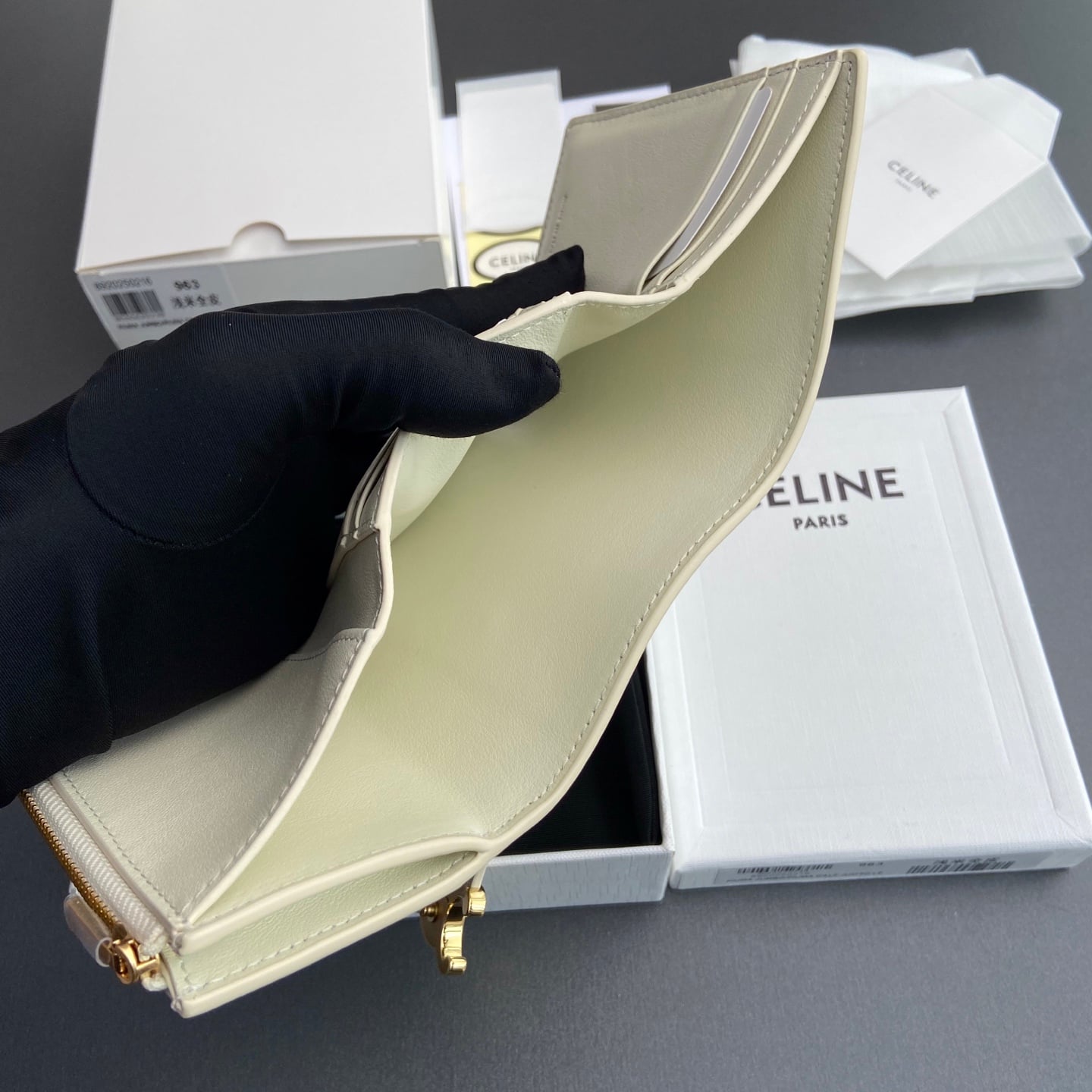Victoire Wallet - 10M963GHH.38NO962 - светло-бежевый Celine 10M963GHH.38NO962