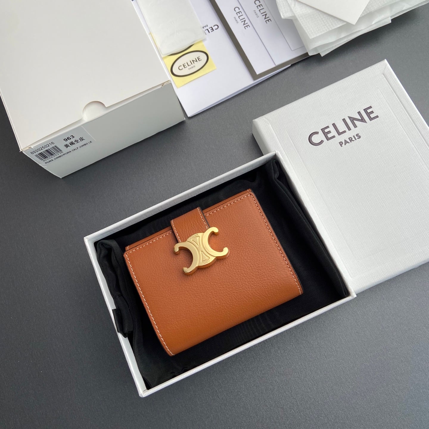 Victoire Wallet - 10M963GHH.38NO962 - коричневый Celine 10M963GHH.38NO962