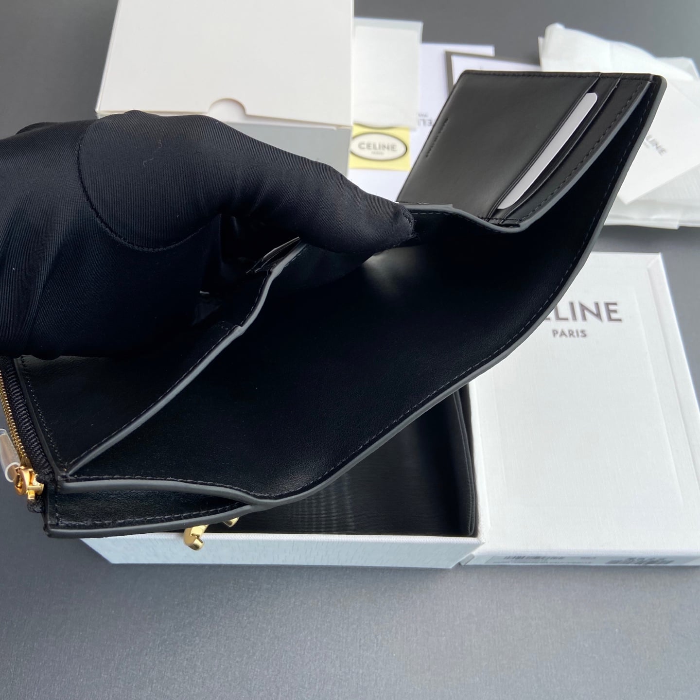 Victoire Wallet - 10M963GHH.38NO962 - черный Celine 10M963GHH.38NO962
