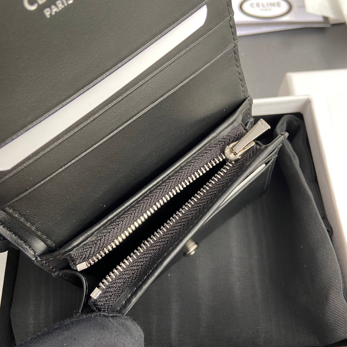 Triomphe Wallet - 10K623DPV.38NO622 - черный Celine 10K623DPV.38NO622