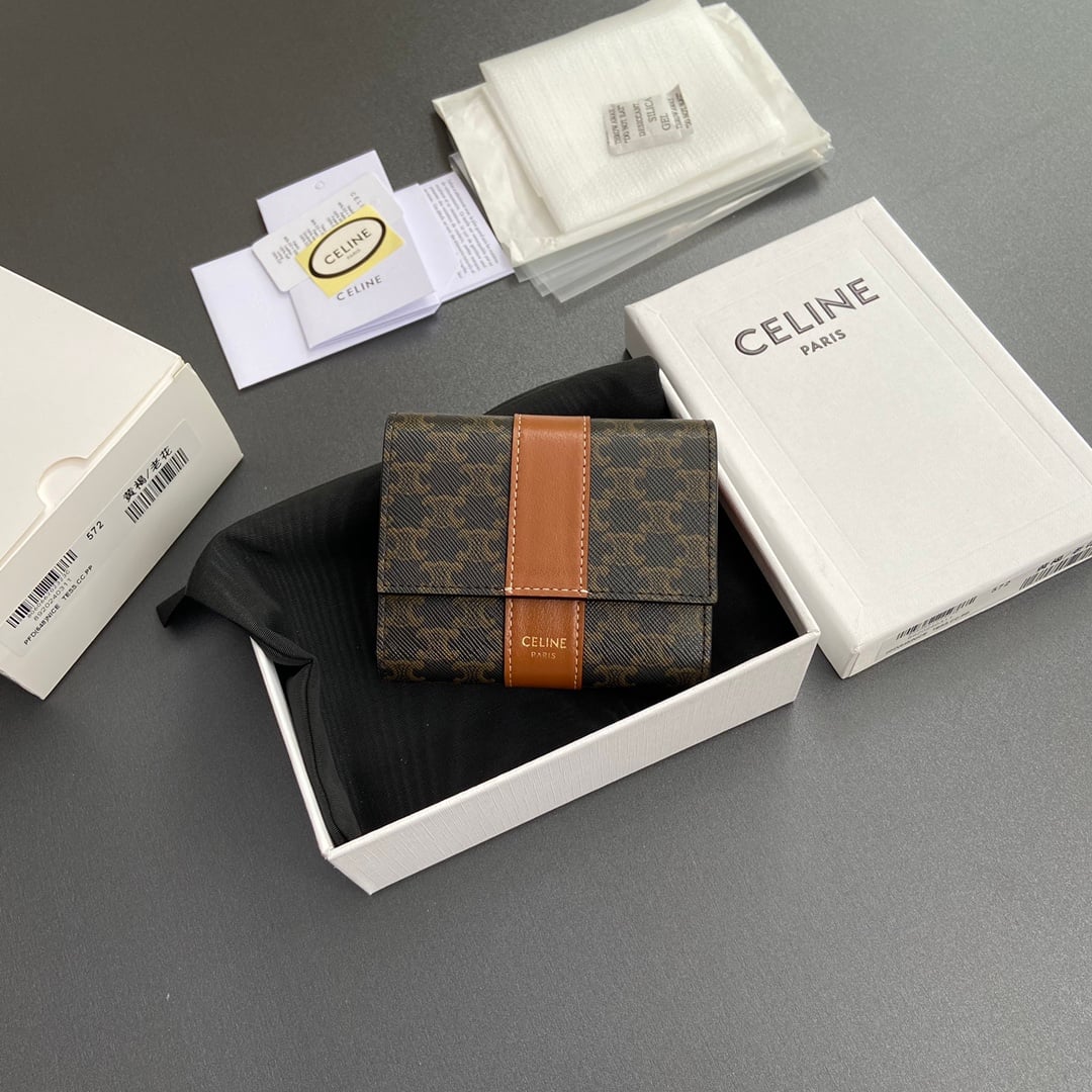 Triomphe Wallet - 10D572BZ9.04LU - коричневый Celine 10D572BZ9.04LU