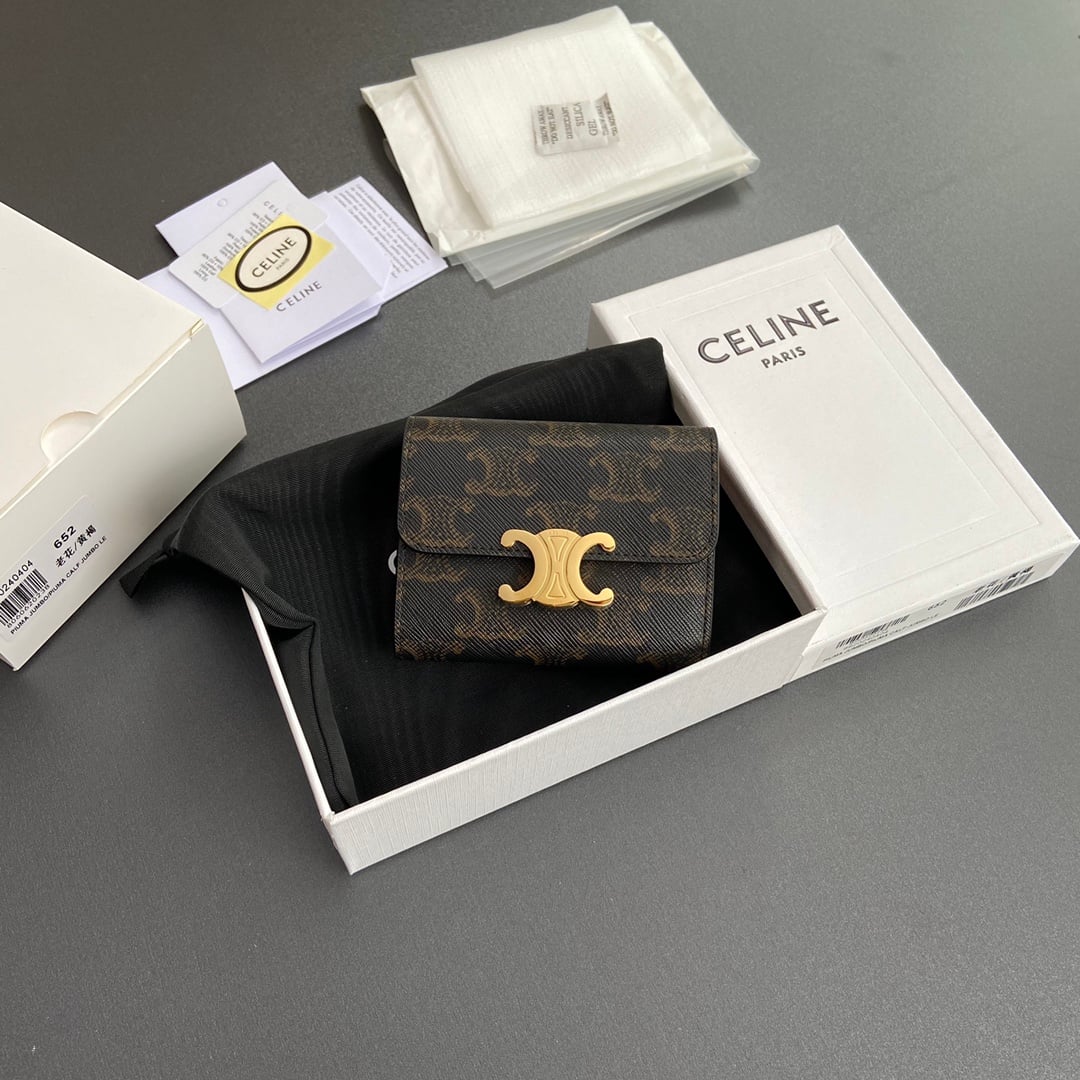 Triomphe Card Holder - 10l652DS3.04LU653 - коричневый Celine 10l652DS3.04LU653