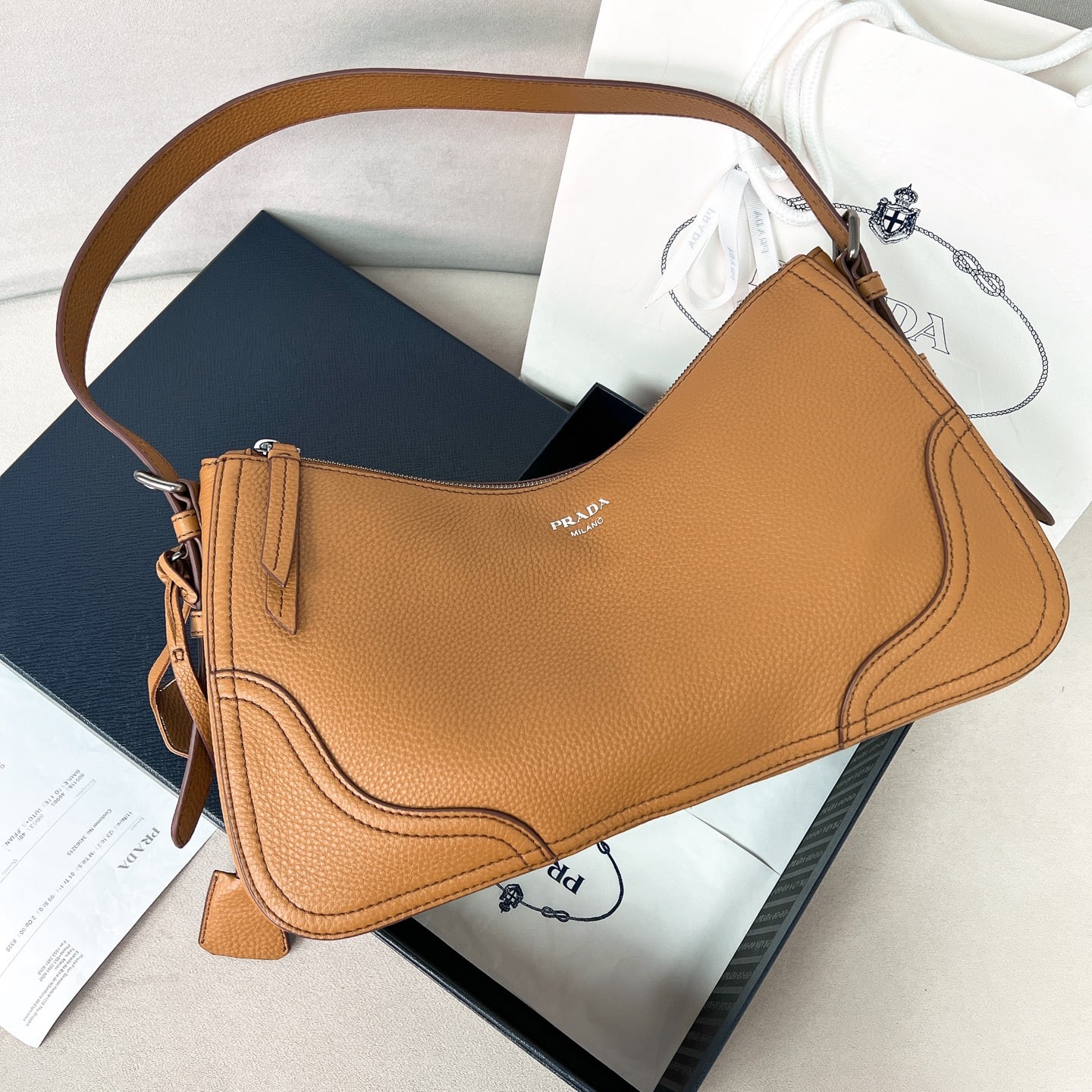 Hobo - 1BC280 - карамельный Prada 1BC280