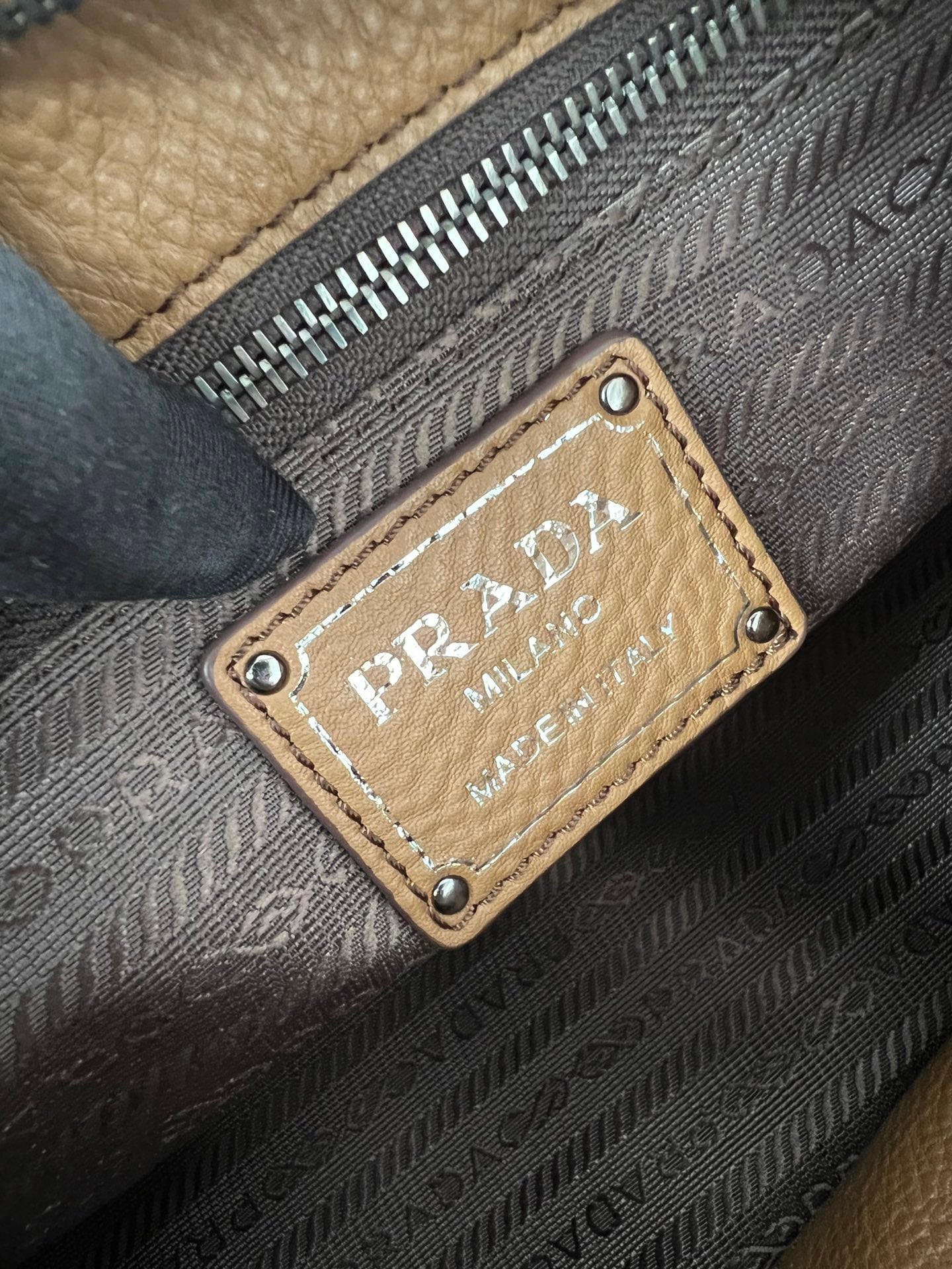 Hobo - 1BC280 - карамельный Prada 1BC280