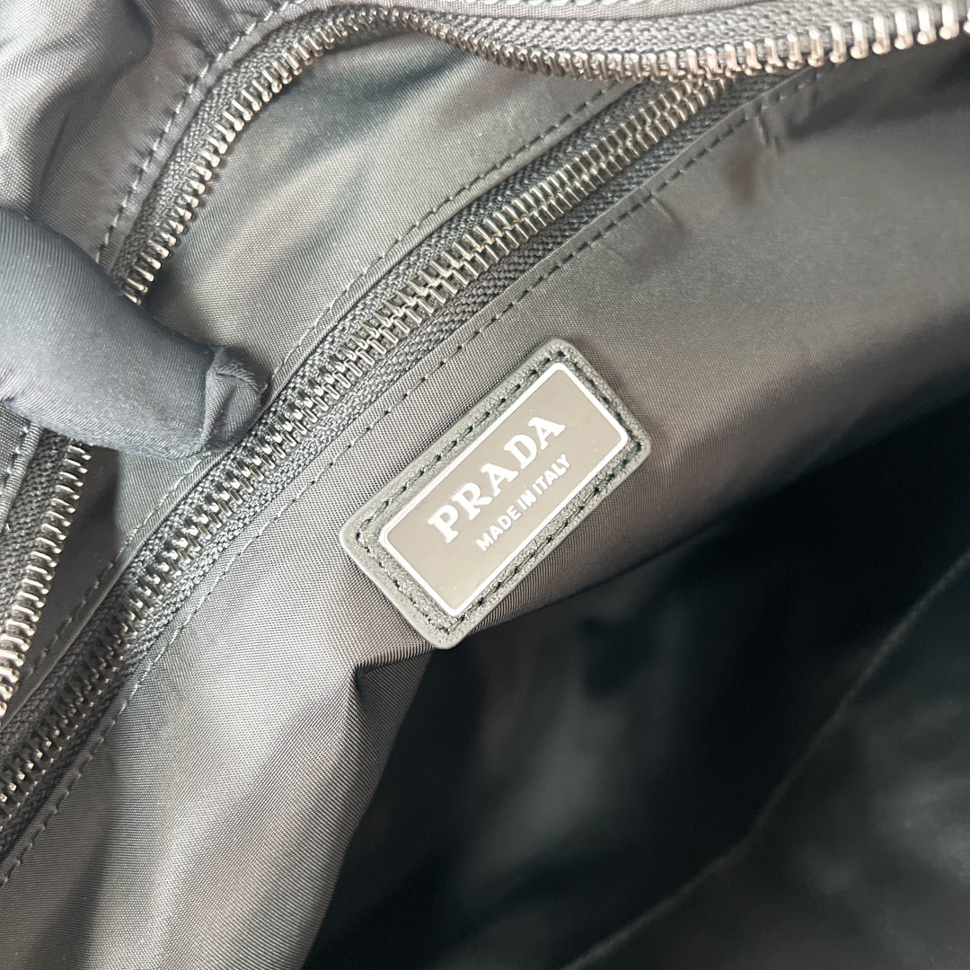 Explore - 2VG138 - черный Prada 2VG138