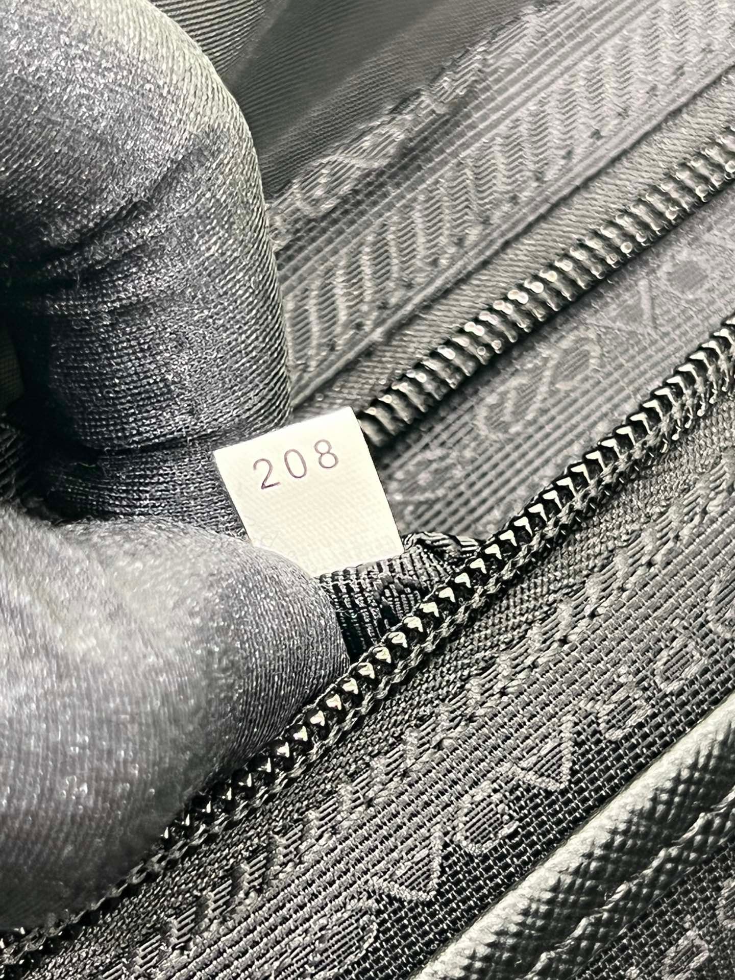Backpack - 1BZ811 - черный Prada 1BZ811