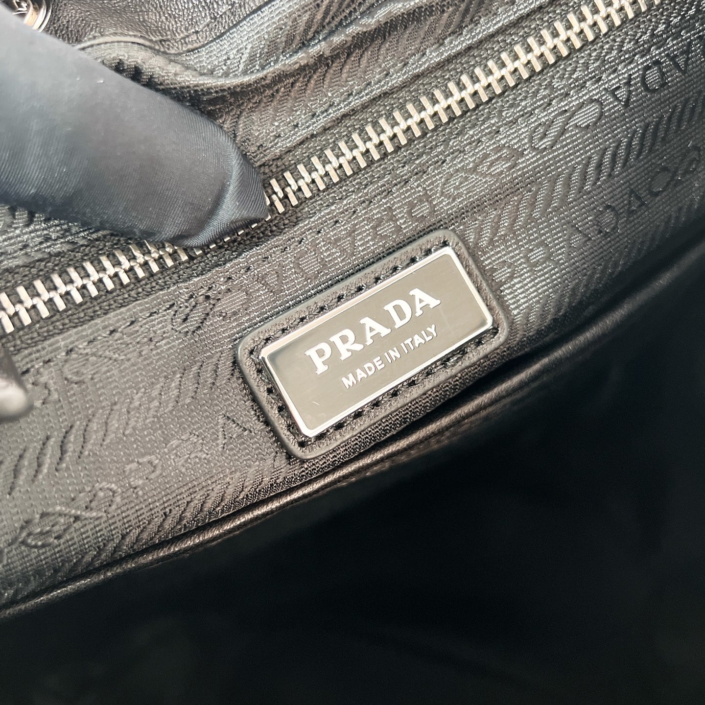 Explore - 2VZ118 - черный - 77C27D Prada 2VZ118