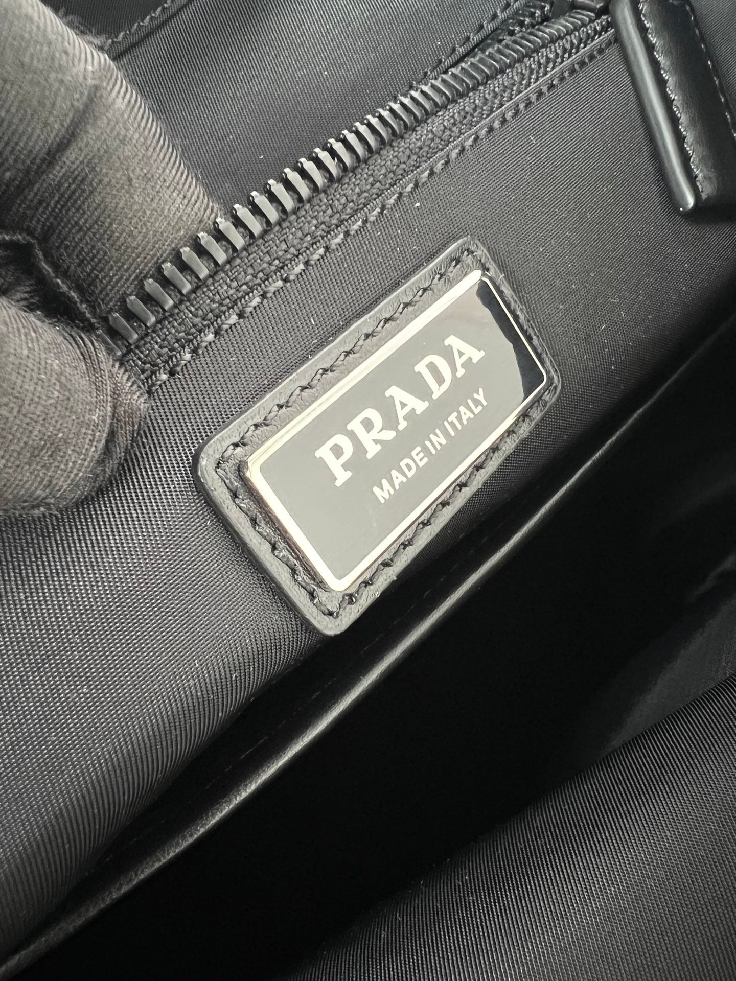 Explore - 2VZ118 - черный - E4CF71 Prada 2VZ118