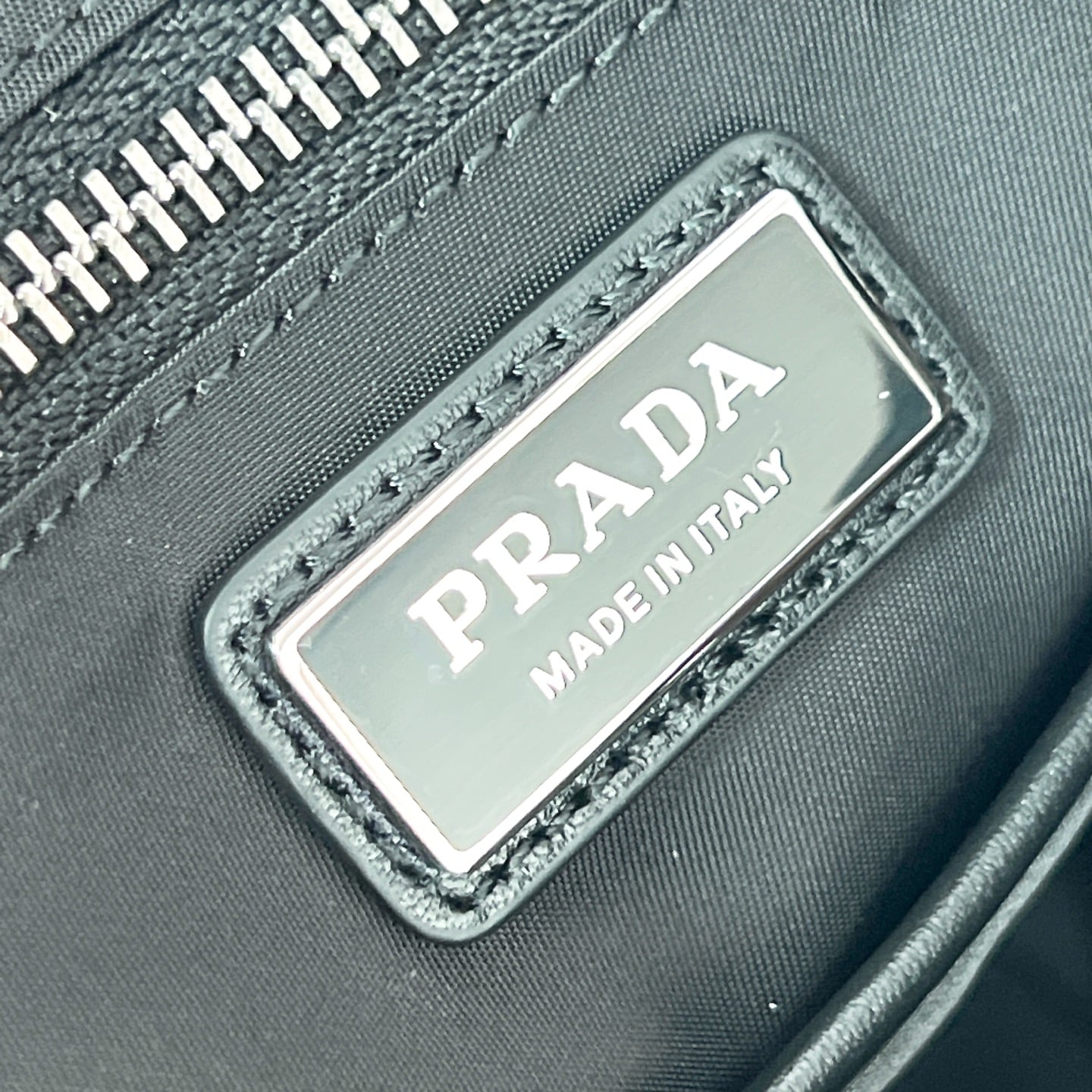 Explore - 2VZ118 - 6BEA31 Prada 2VZ118
