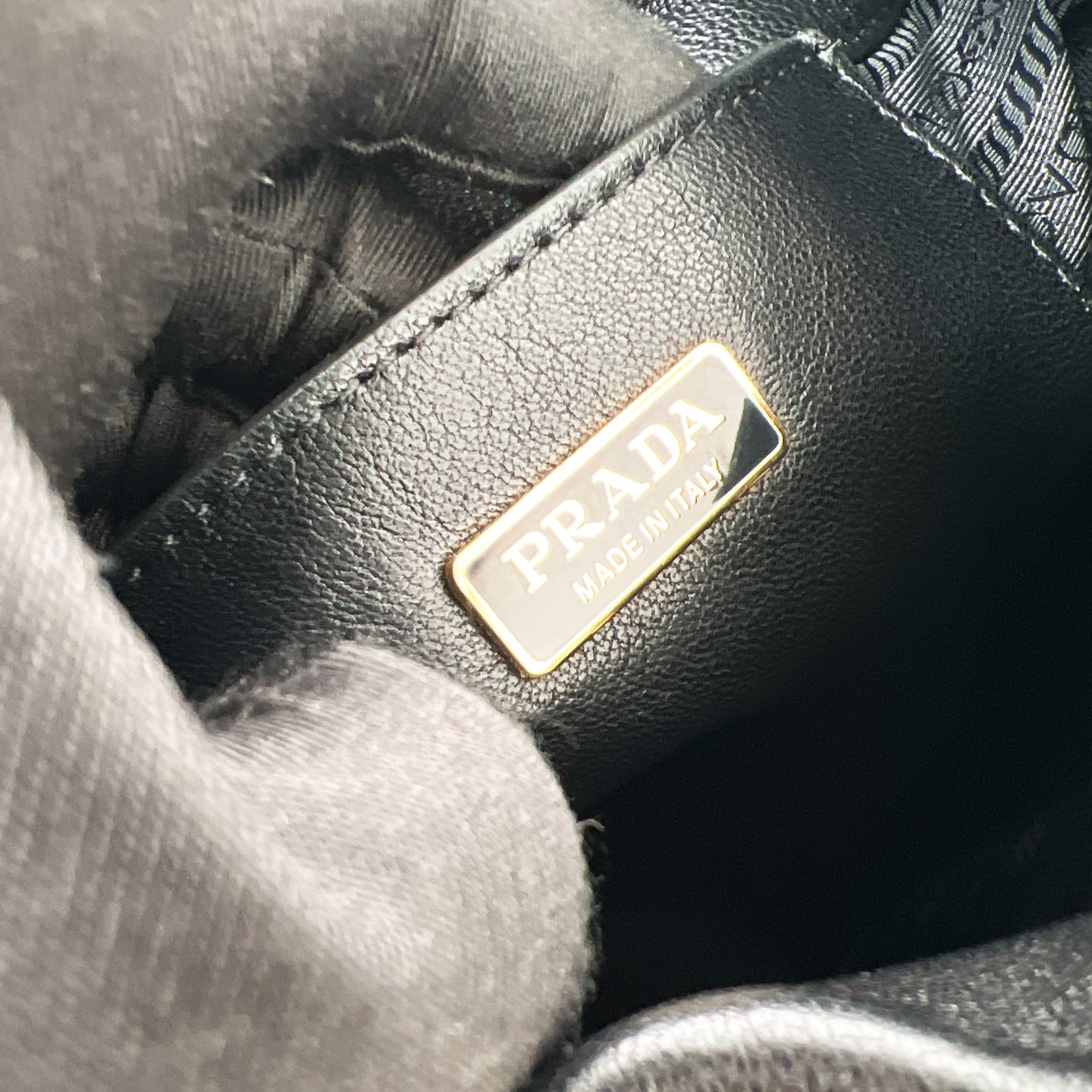 Explore - 1BZ080 - черный Prada 1BZ080