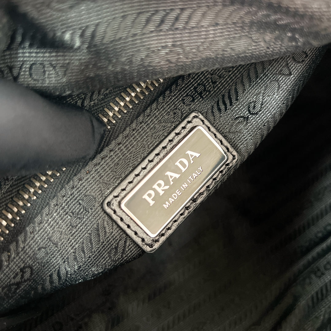 Explore - 2VH217 - черный Prada 2VH217