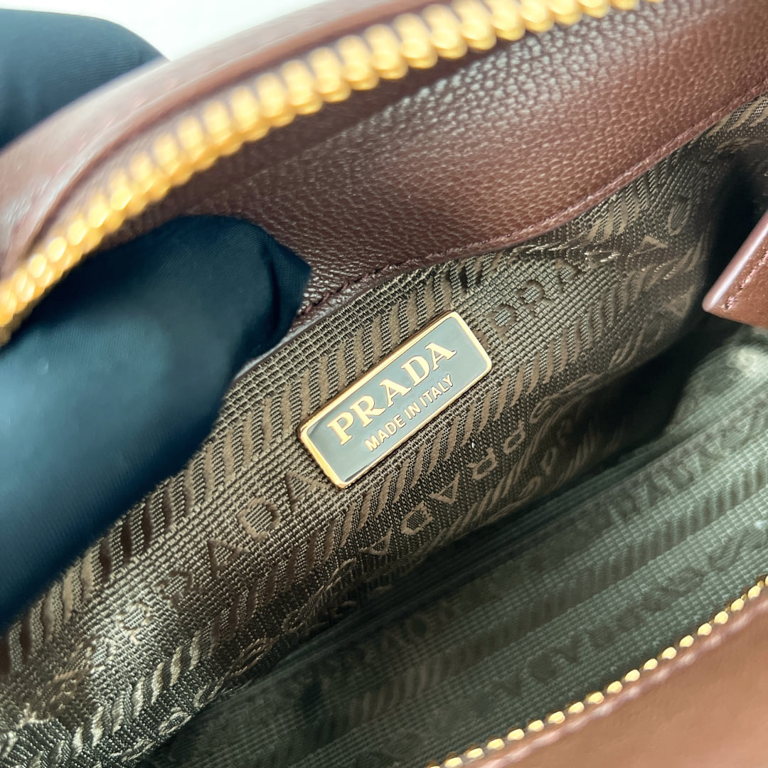 Explore - 1BD413 Prada 1BD413