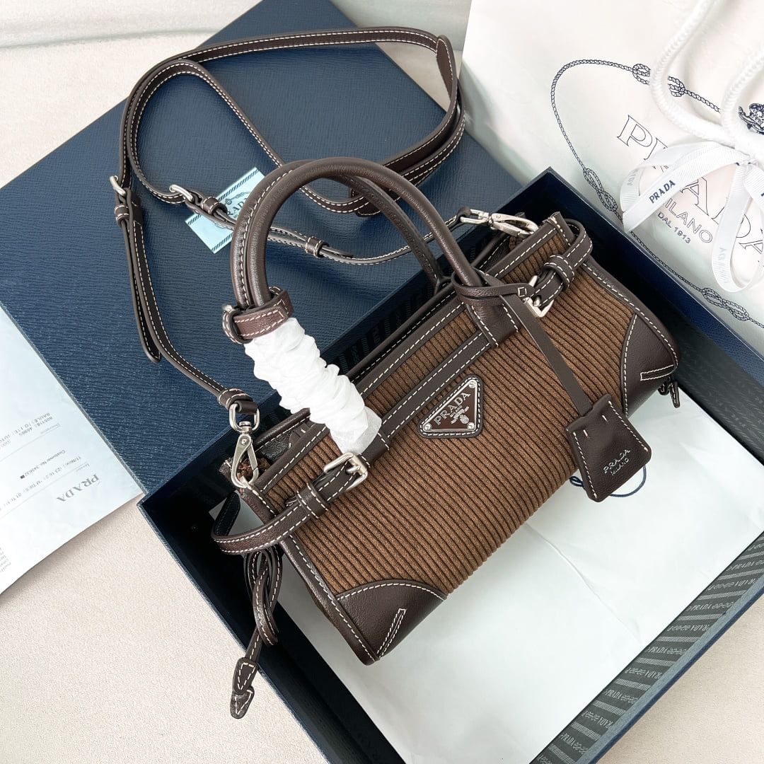 Bonnie LuxSoft - 1BA486 - 00D0D8 Prada 1BA486