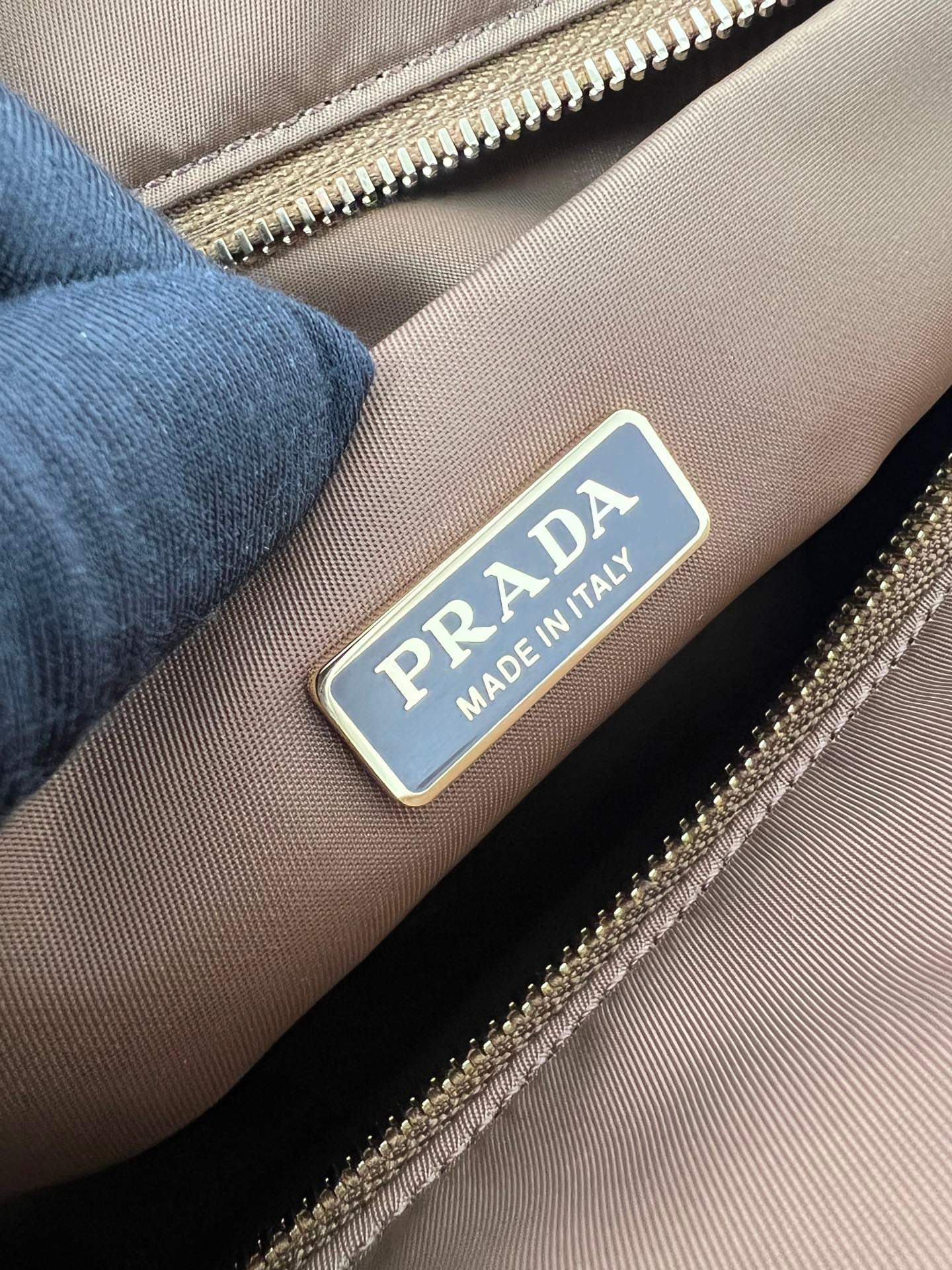 Explore - 1BD391 - 94294A Prada 1BD391