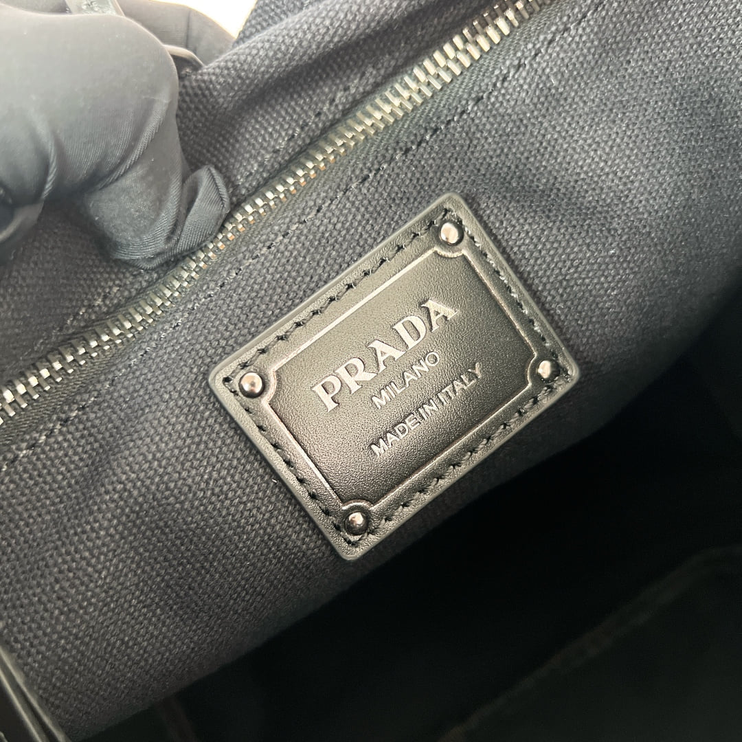 Explore - 1BE106 - черный Prada 1BE106