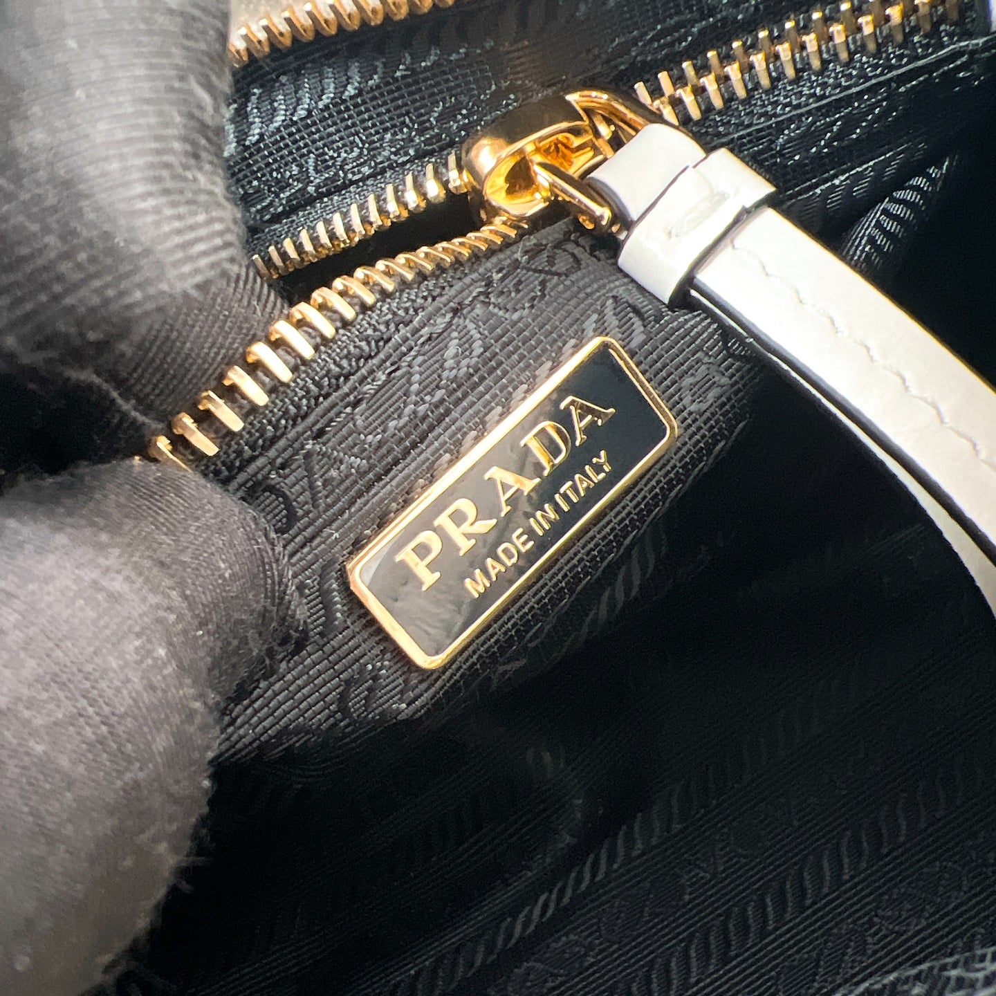 Bonnie LuxSoft - 1BA486 - ECF770 Prada 1BA486