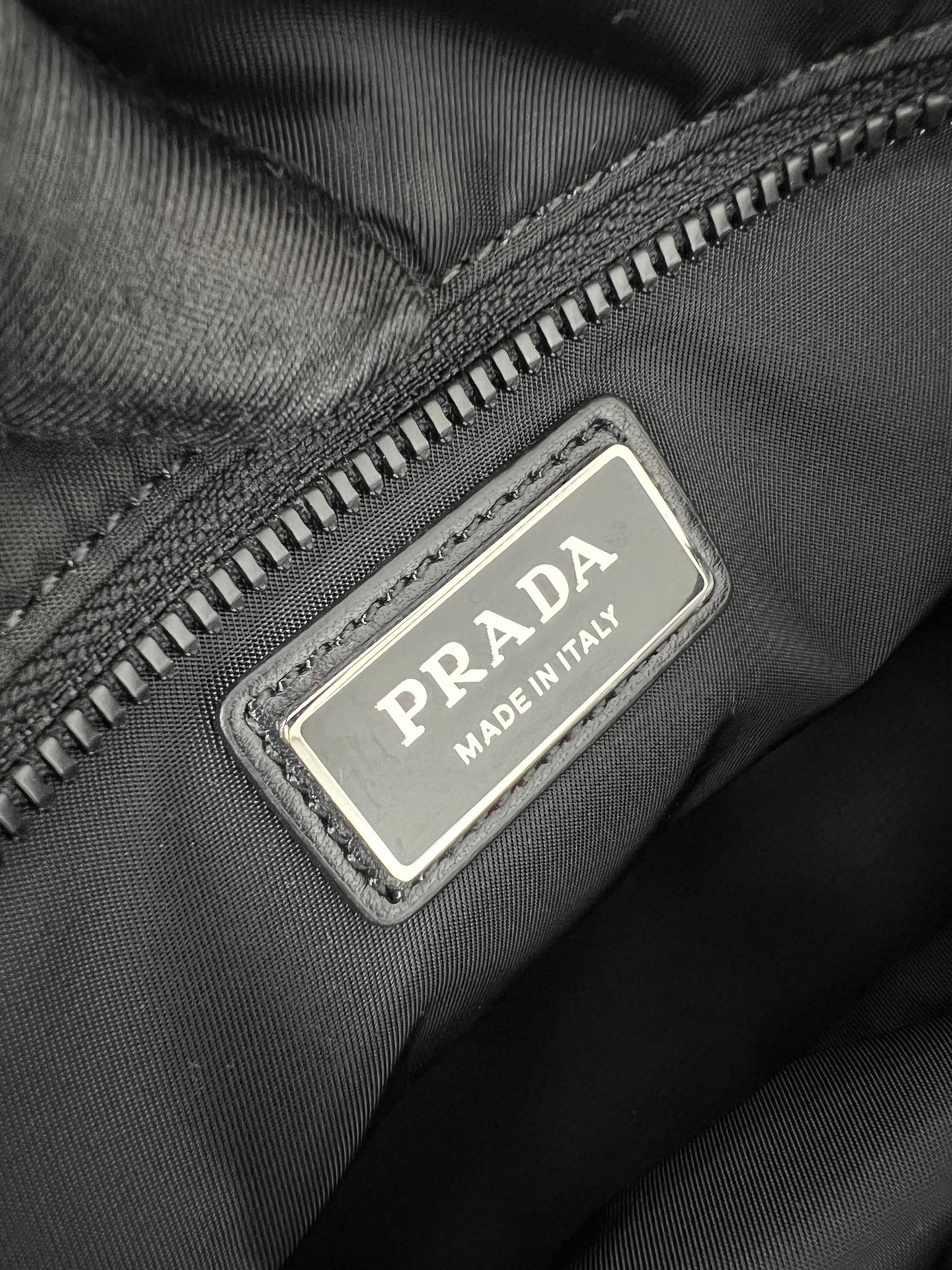 Explore - 2VD082 - черный Prada 2VD082
