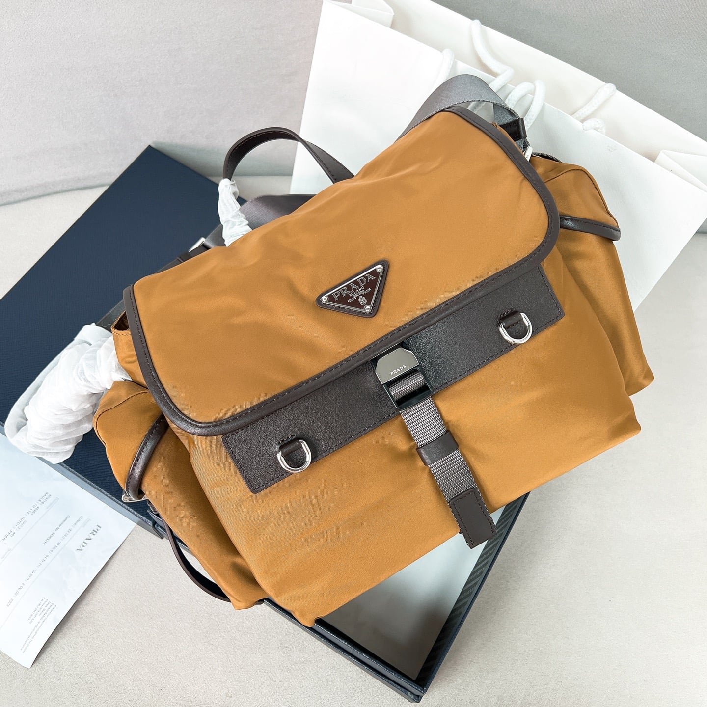 Explore - 2VD081 Prada 2VD081