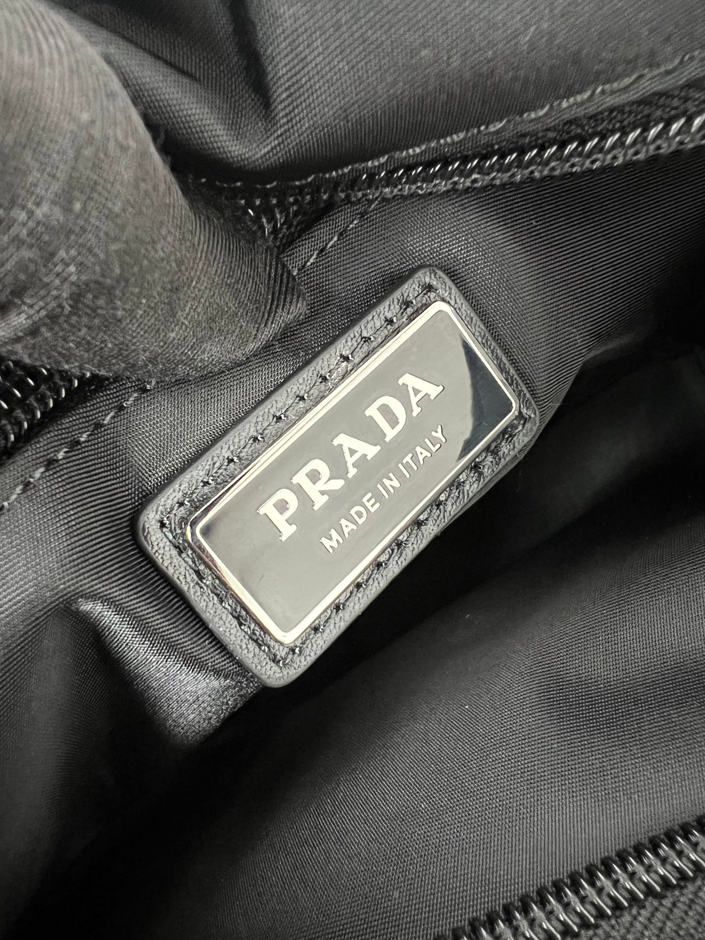 Explore - 2VD081 - черный Prada 2VD081