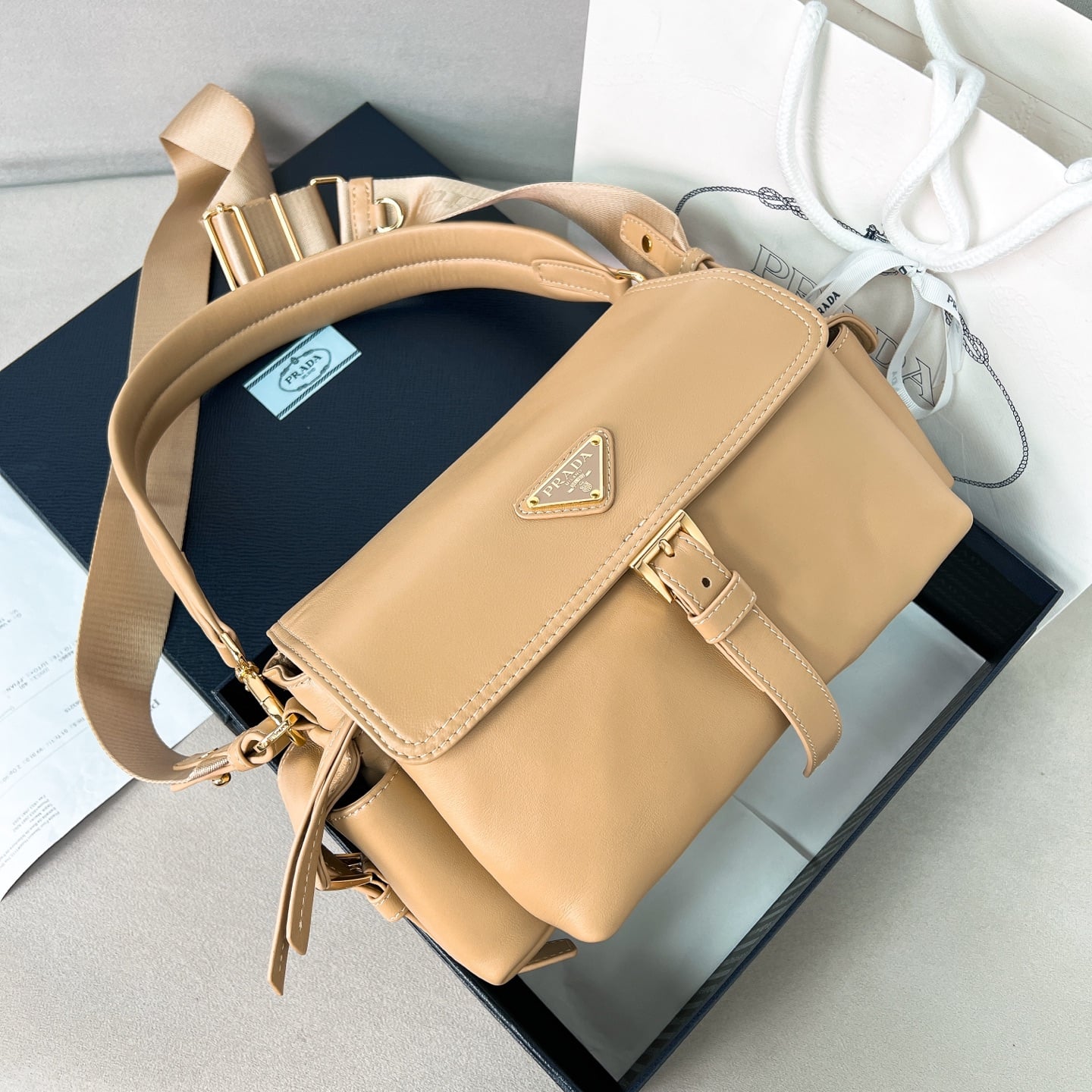 Explore - 1BD394 - 39F617 Prada 1BD394
