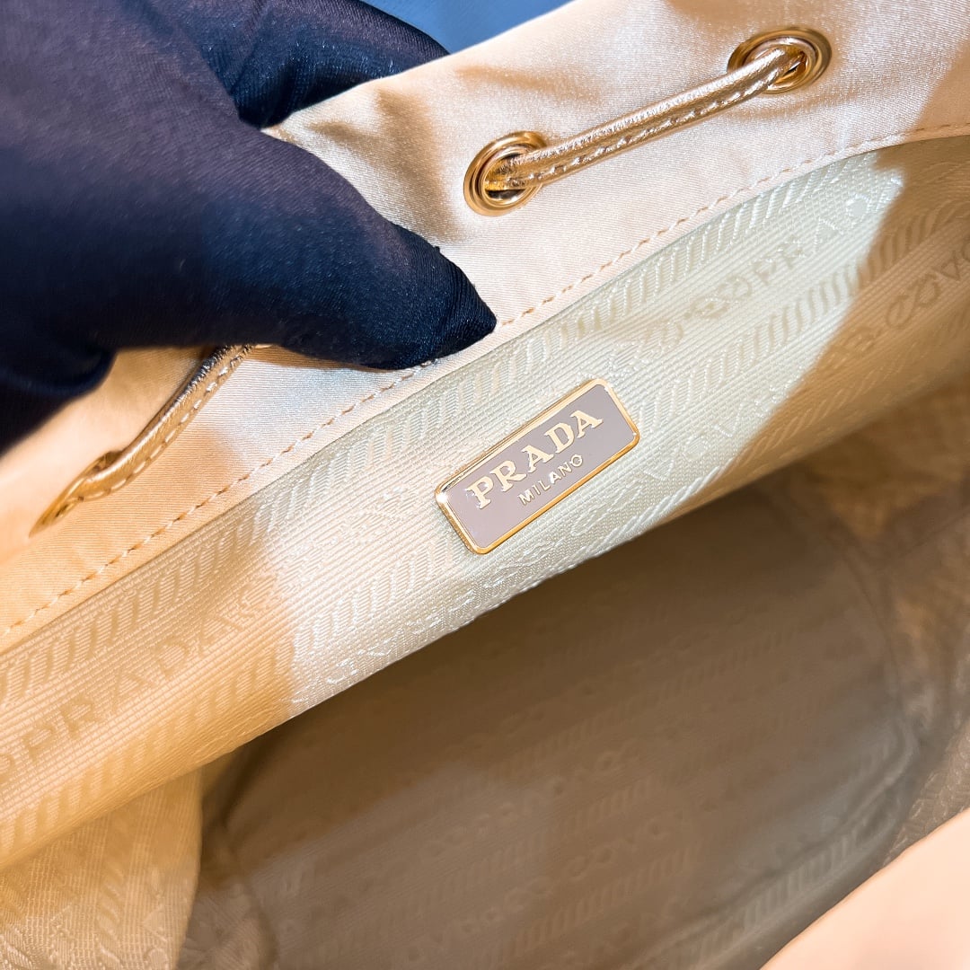Bucket - 1BE067 - 050A0E Prada 1BE067
