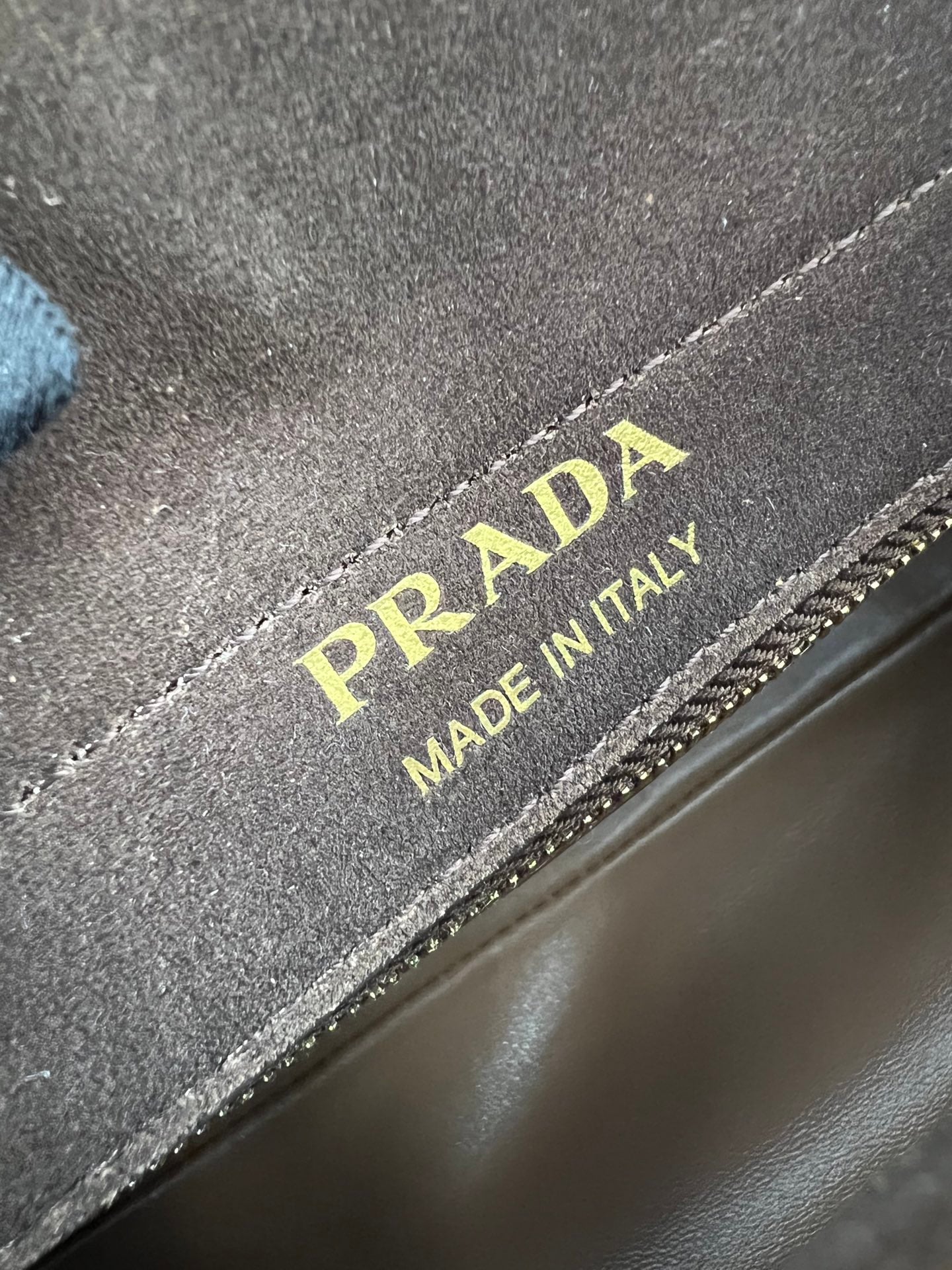 Enchaine - 1BC262 - E0BADC Prada 1BC262