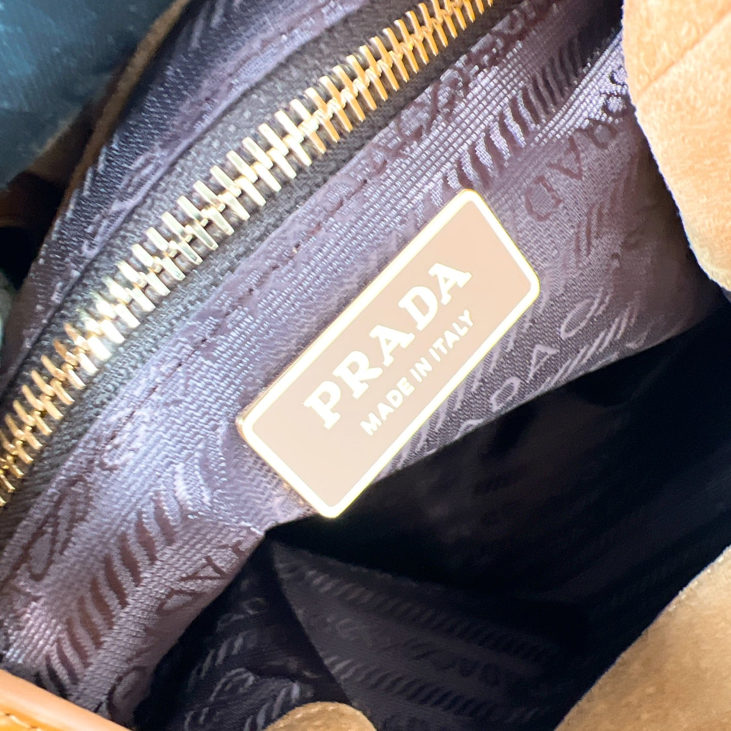 Mariner - 1BE082 - FD4282 Prada 1BE082