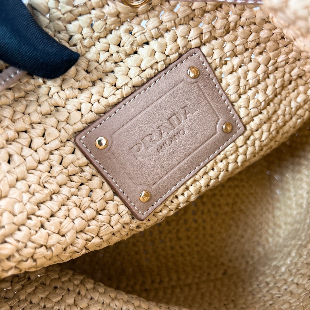 Bucket - 1BE068 - F708C1 Prada 1BE068
