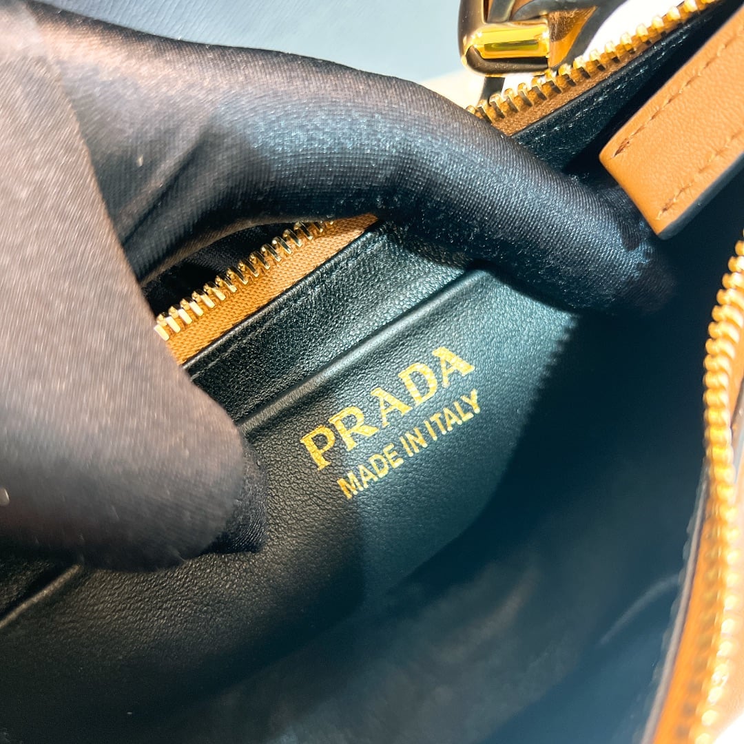 Hobo - 1BC194 - 6DB78F Prada 1BC194