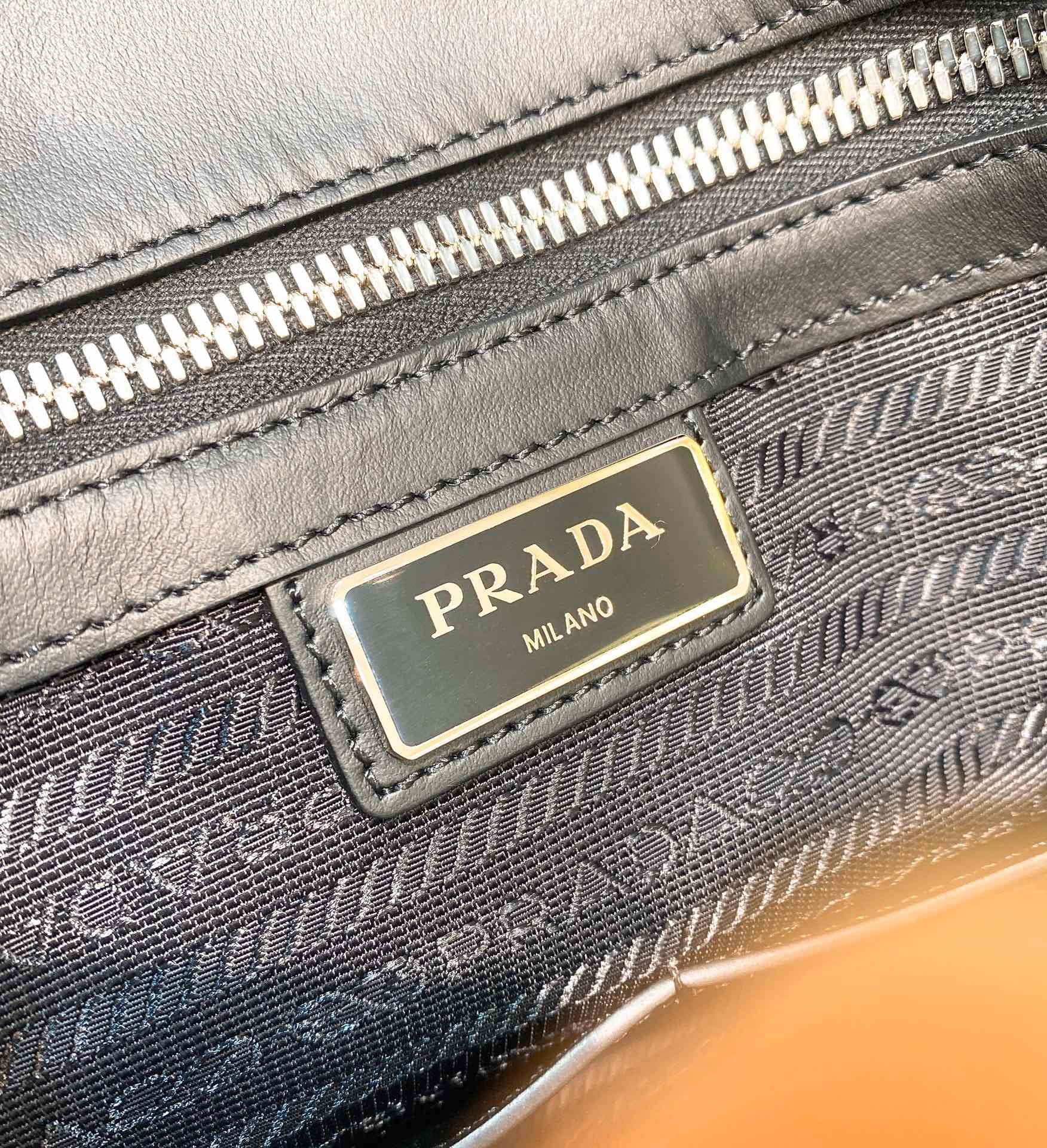 Briefcase - 2VE011 - черный Prada 2VE011