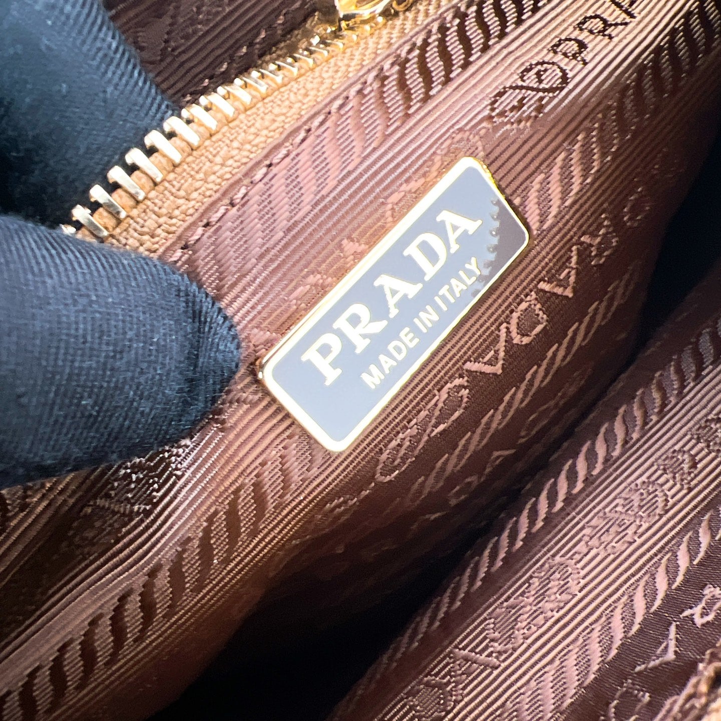 Re-Edition - 1N204M - черный, золотистая фурнитура - EBB31F Prada 1N204M