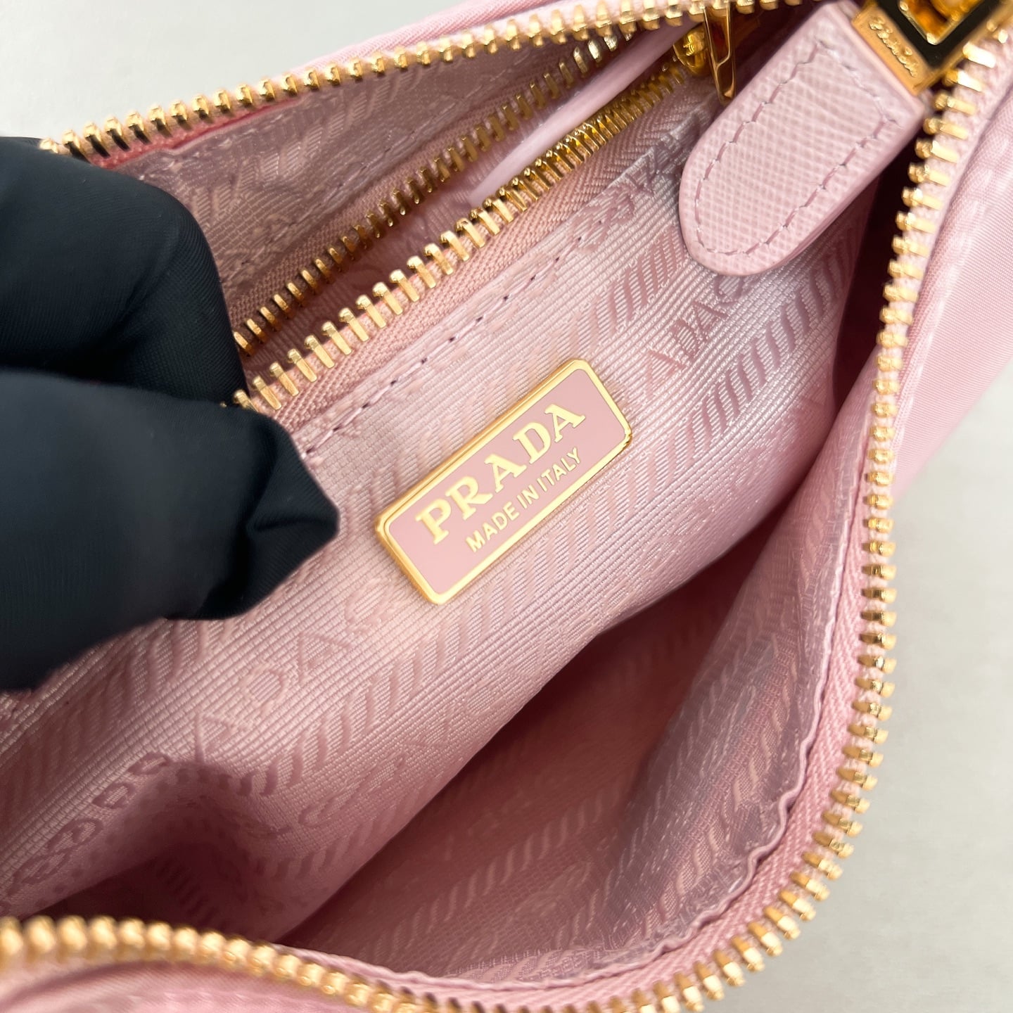 Re-Edition - 1N204M - розовый Prada 1N204M