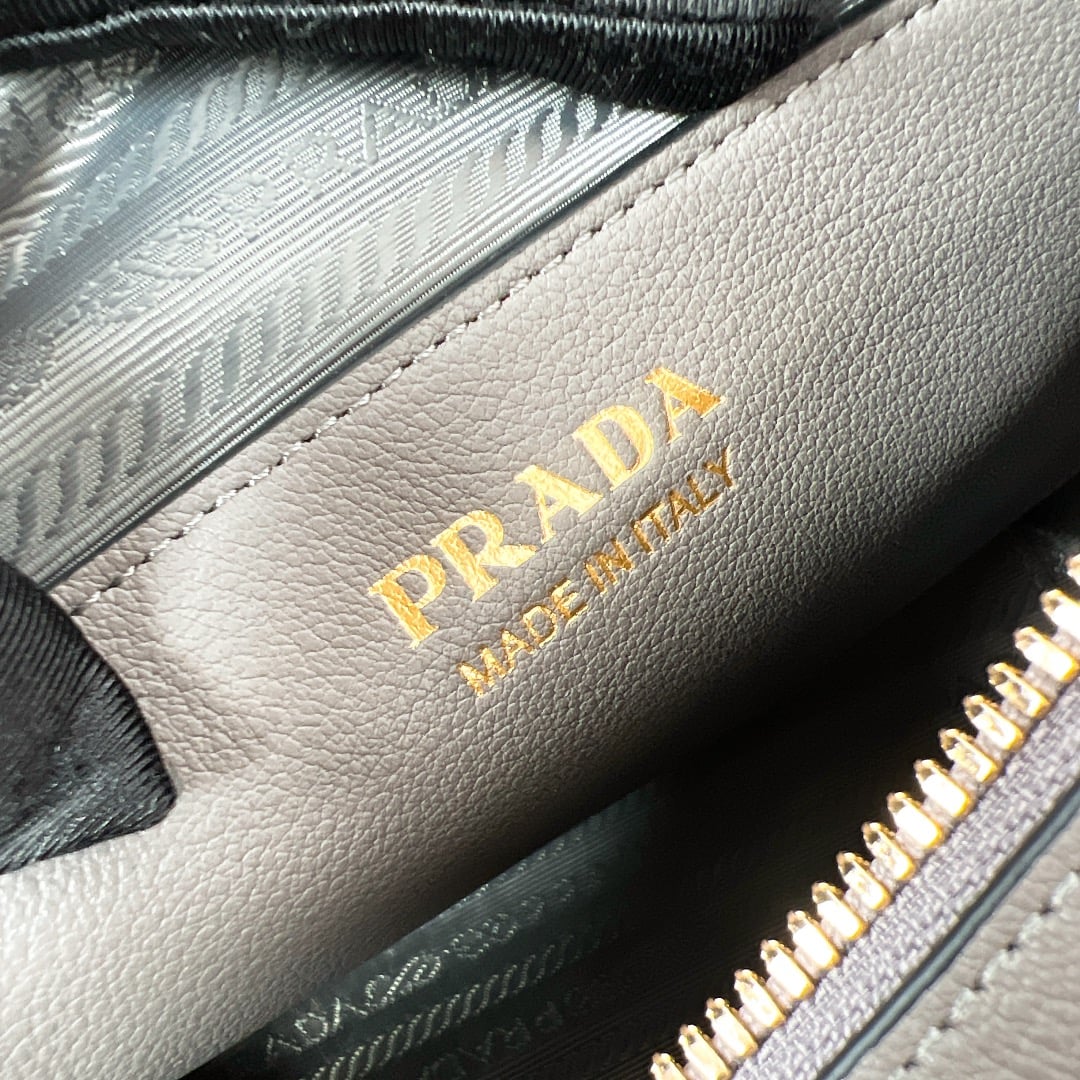 Lunch Box - 1BA451 - серый Prada 1BA451