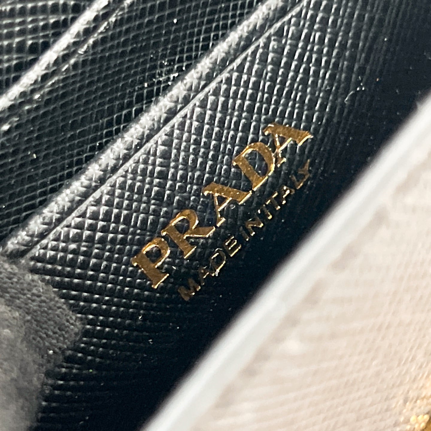 Card Holder - 1MR034 - черный, золотистая фурнитура Prada 1MR034