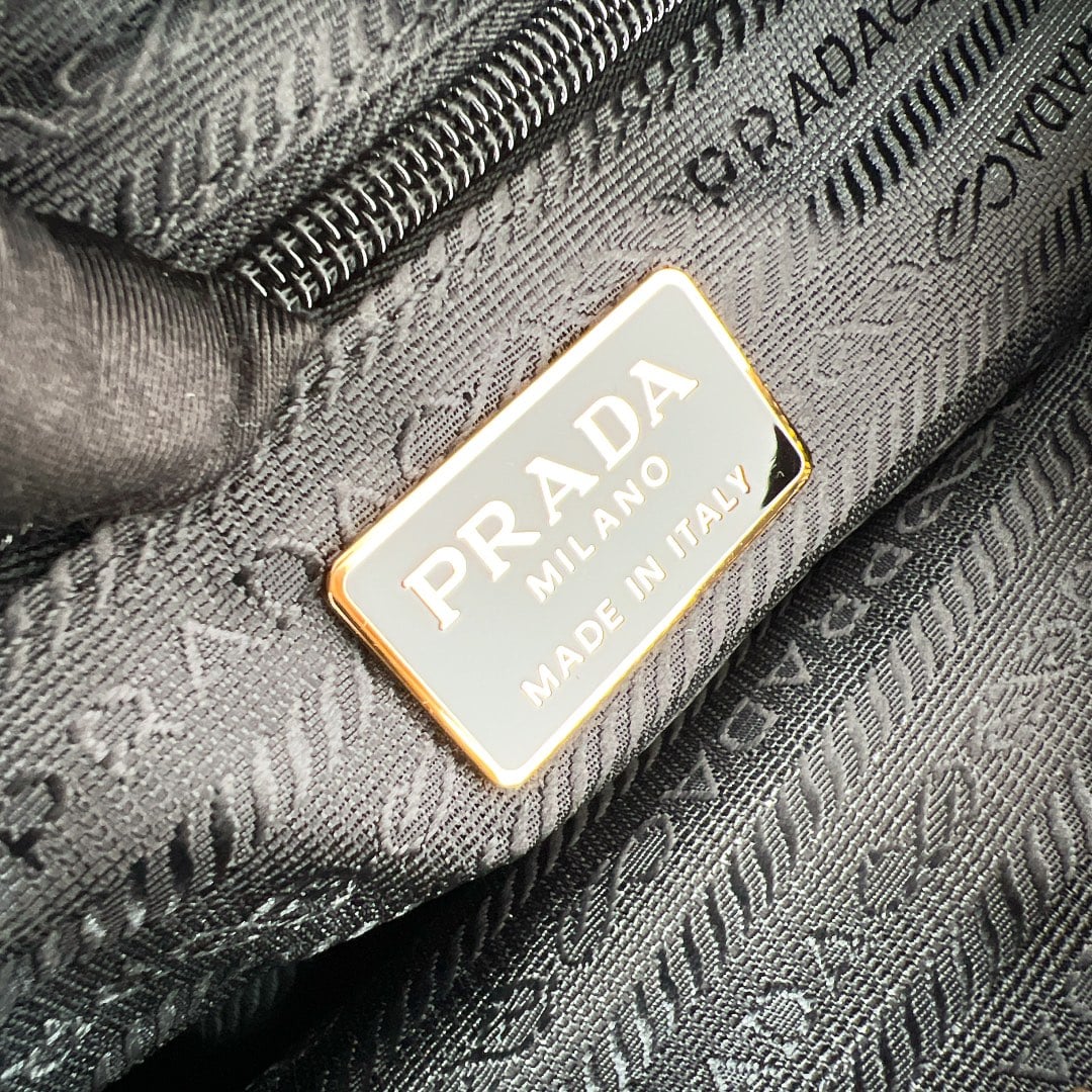 Shoulder Bag - 1BD645 - черный, золотистая фурнитура Prada 1BD645