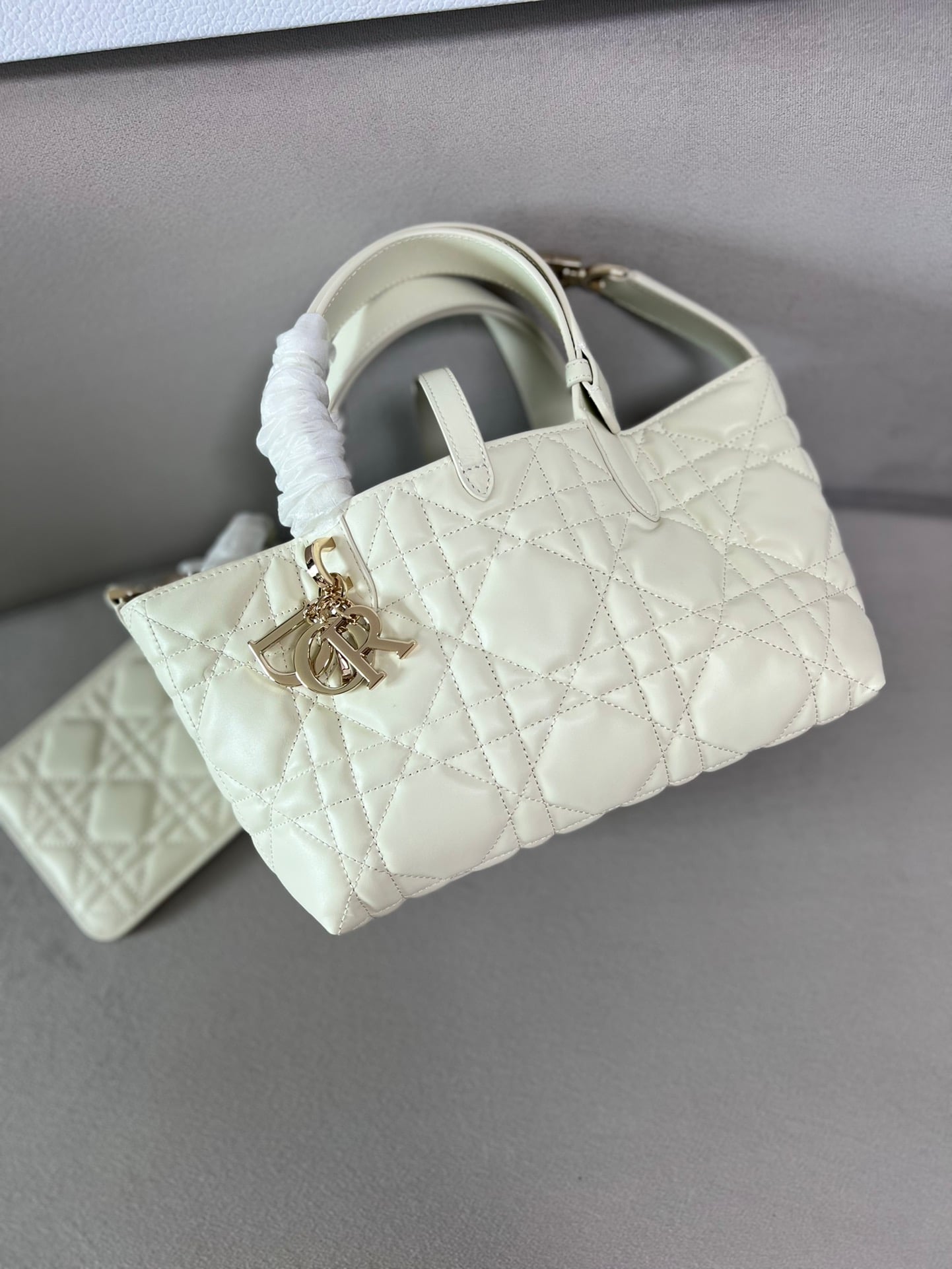 Toujours - белый - 23x15.5x12см Dior M2822