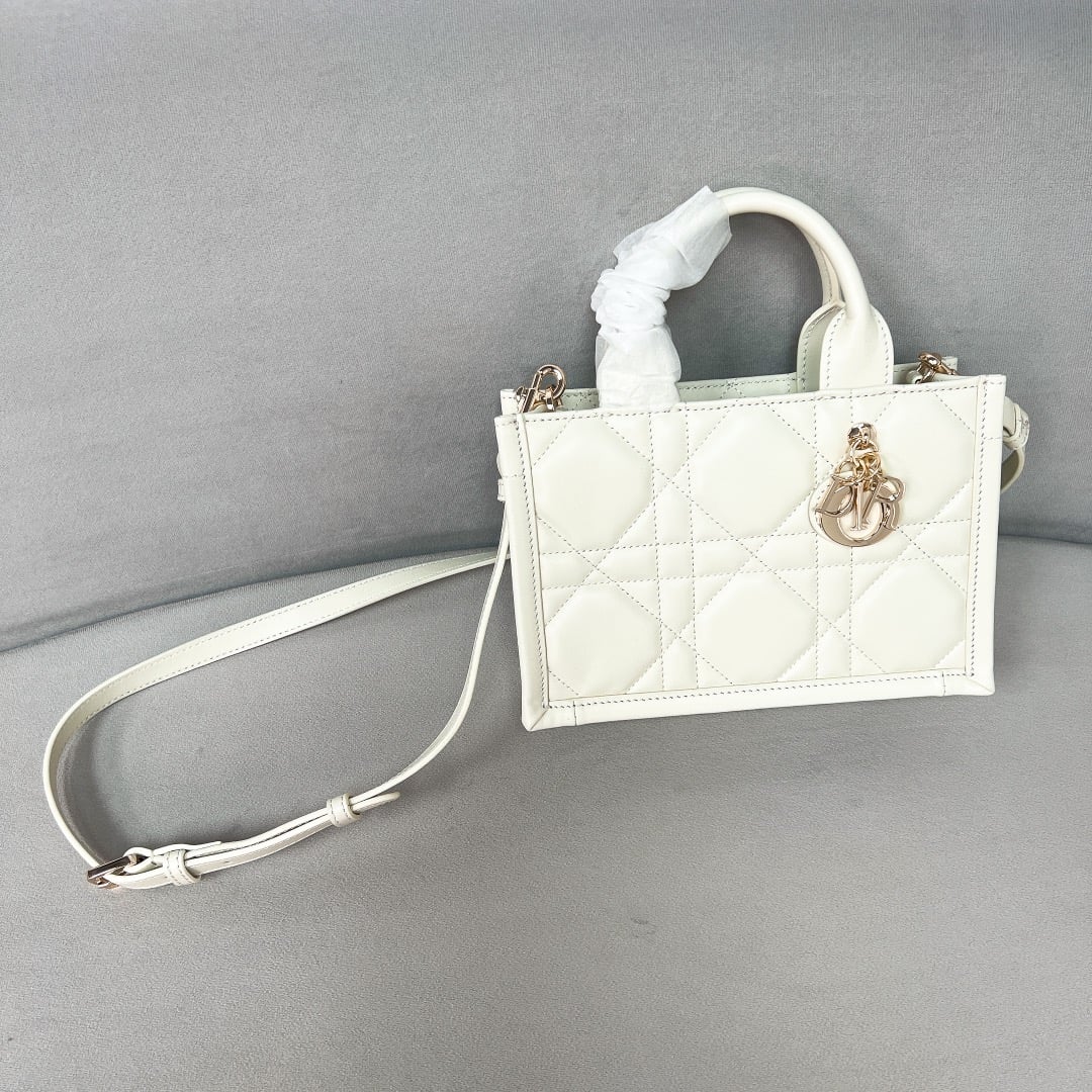 Book Tote - белый - 21.5x13x7.5см Dior S5573