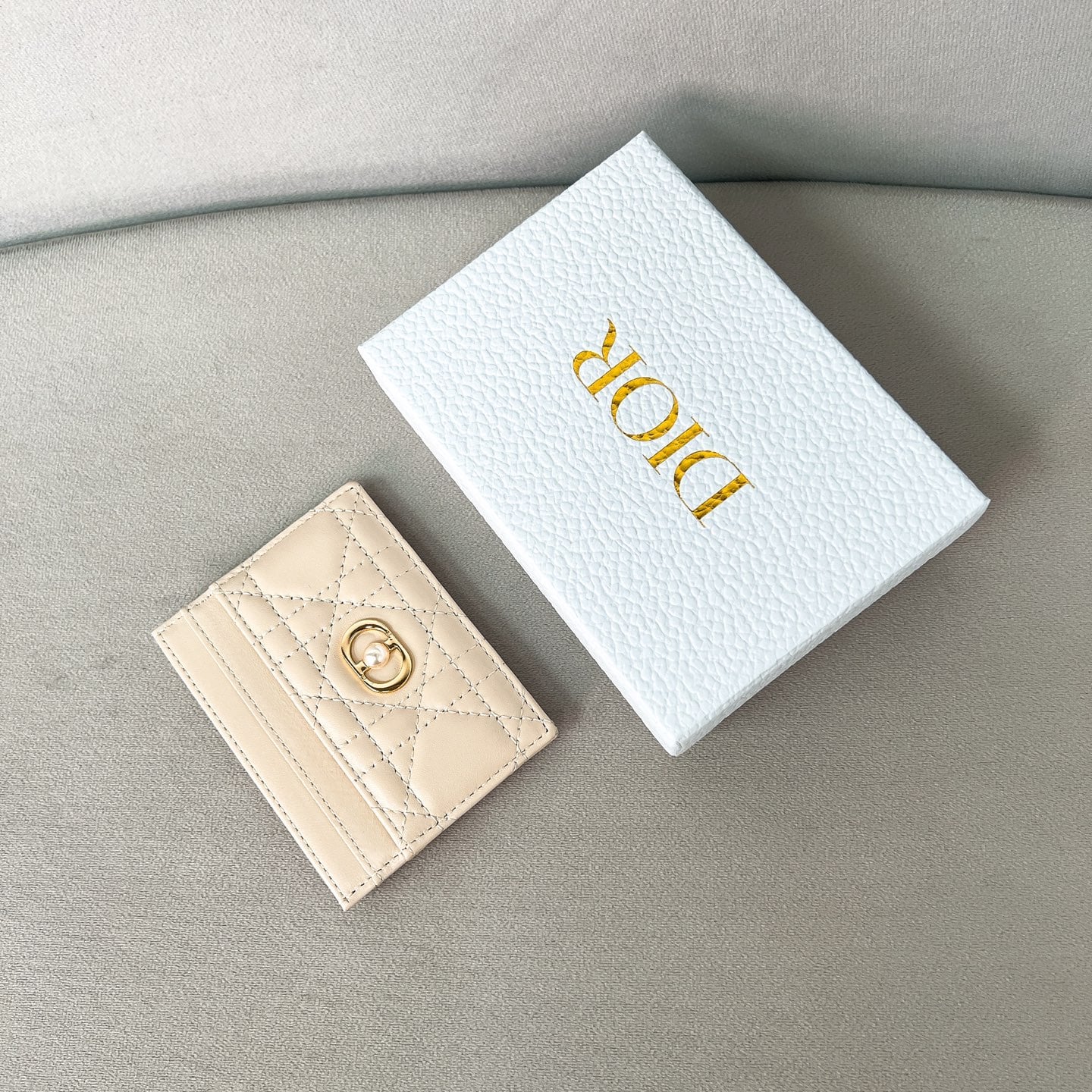Jolie Freesia - 10.5x7.5x1см Dior S3103
