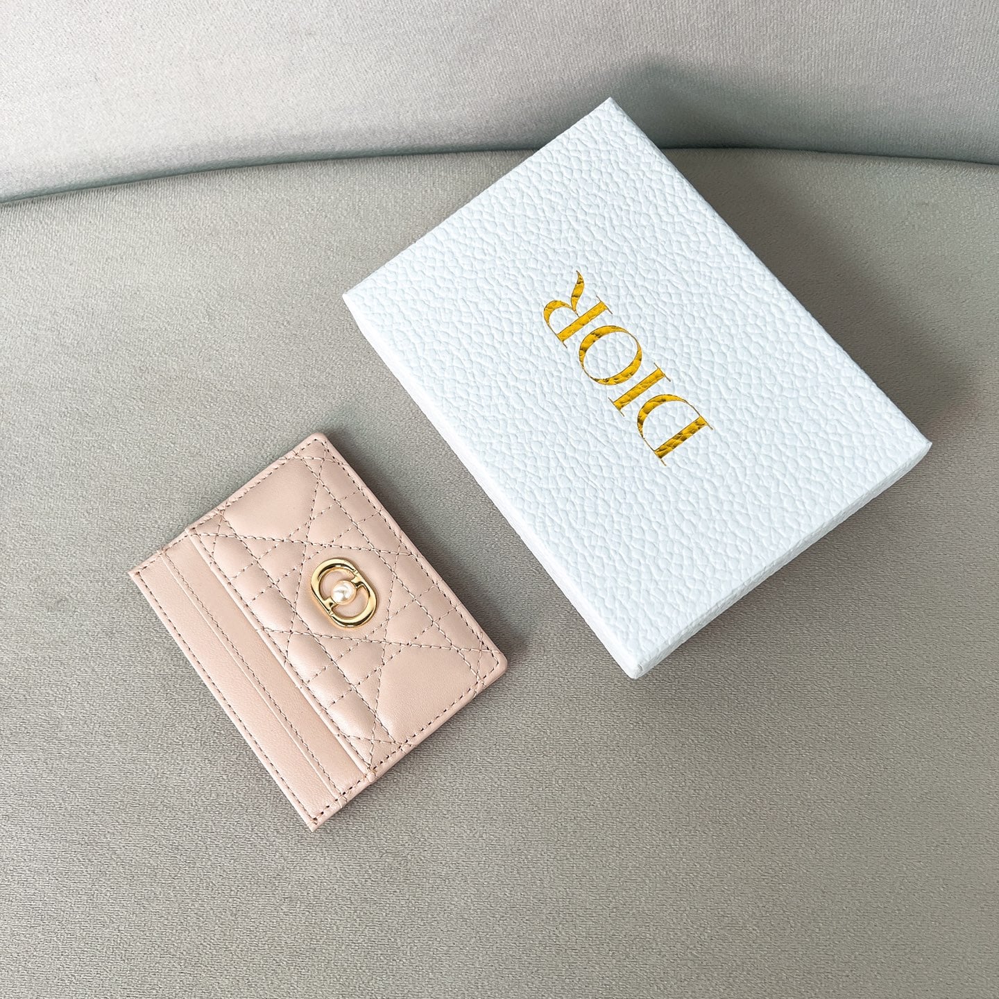 Jolie Freesia - розовый - 10.5x7.5x1см Dior S3103