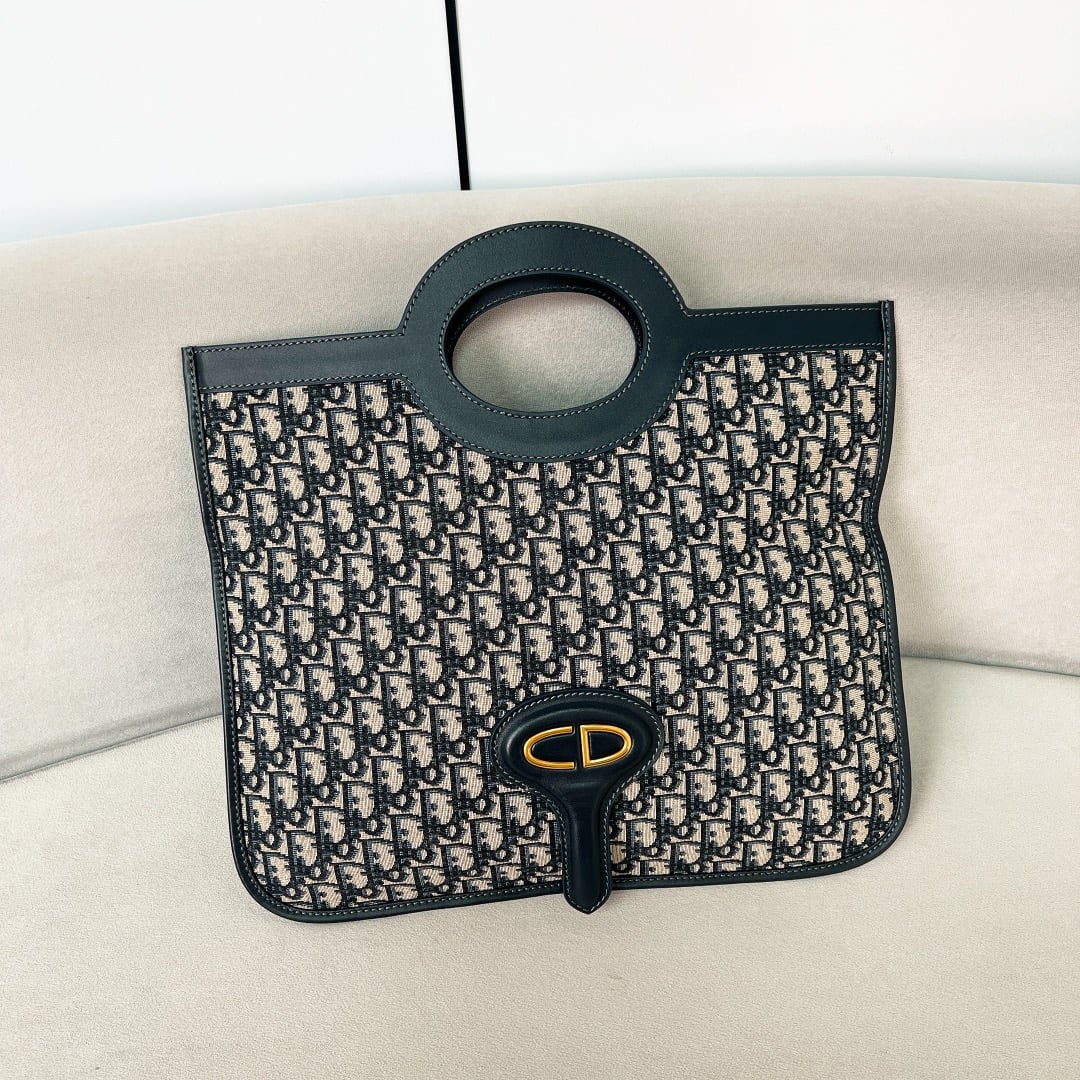 30 Montaigne - синий - 37.5x32см Dior DOR-S8KAYGXZRQ